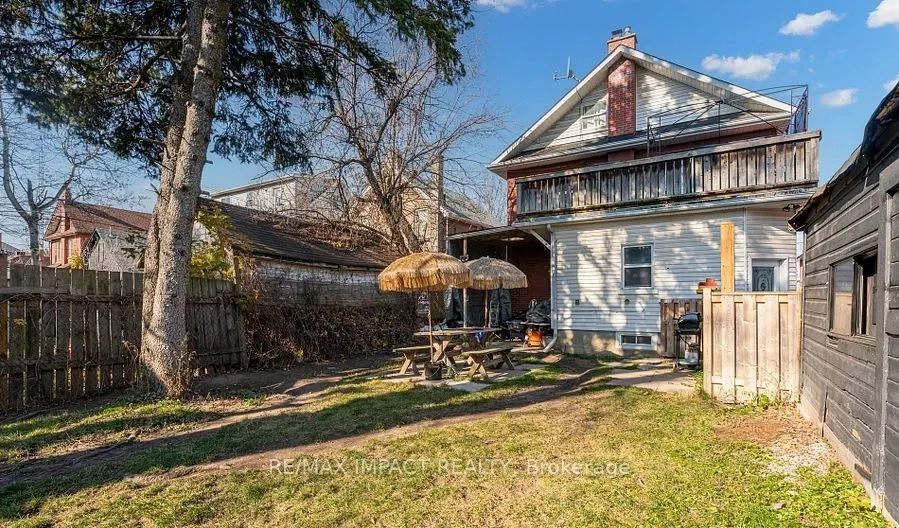 137 Elgin Street E