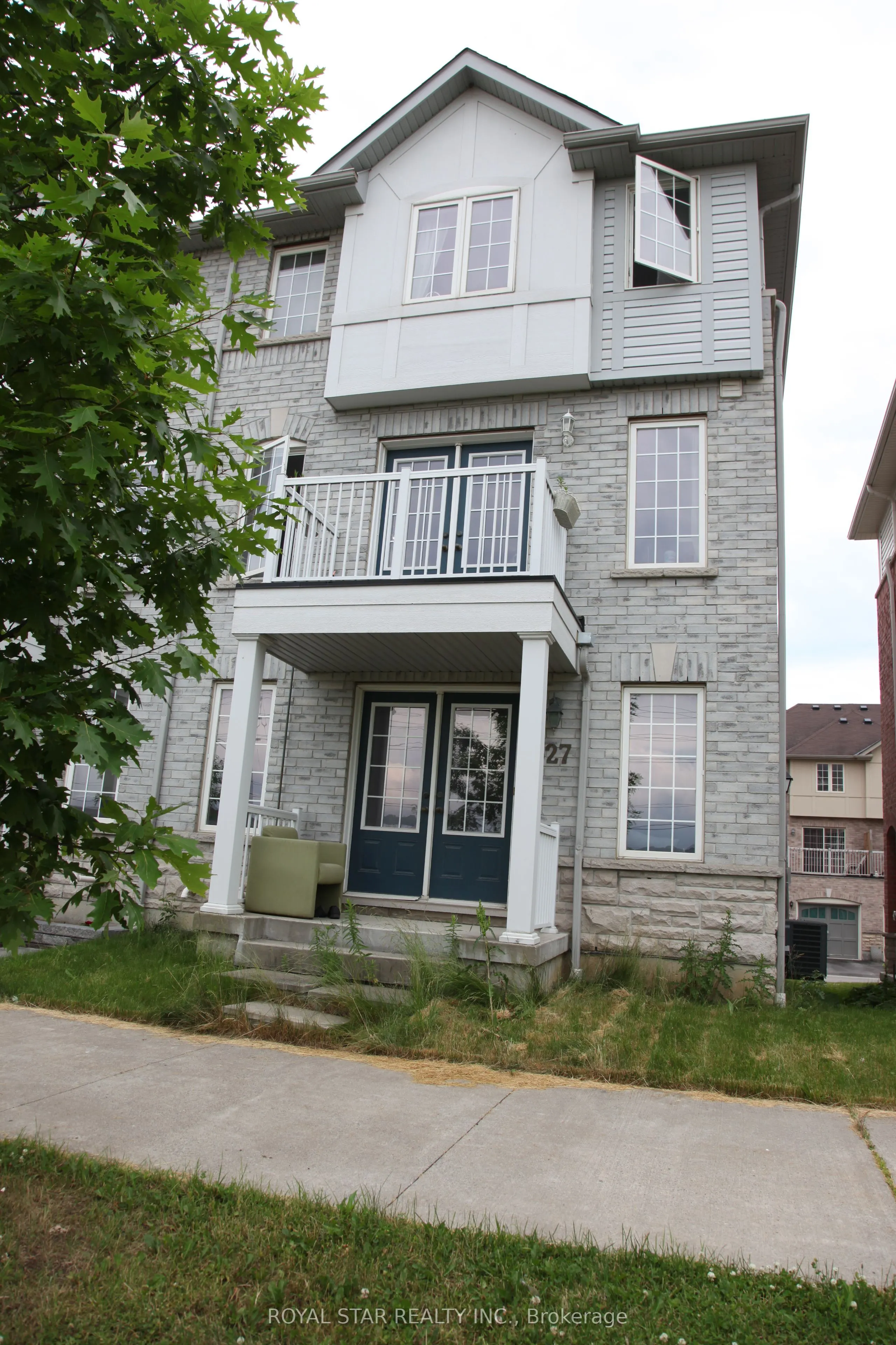 527 Rossland Road E