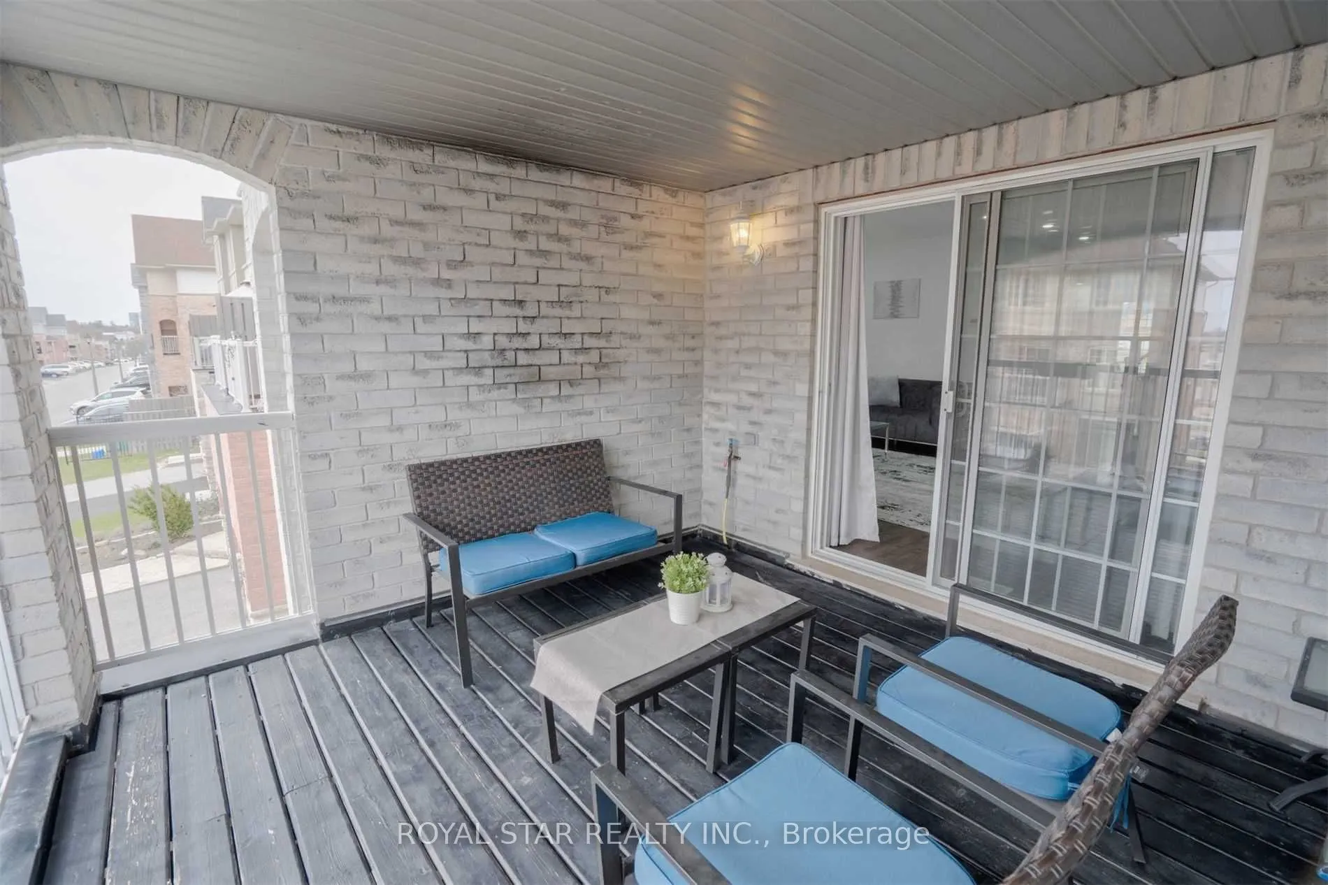 527 Rossland Road E