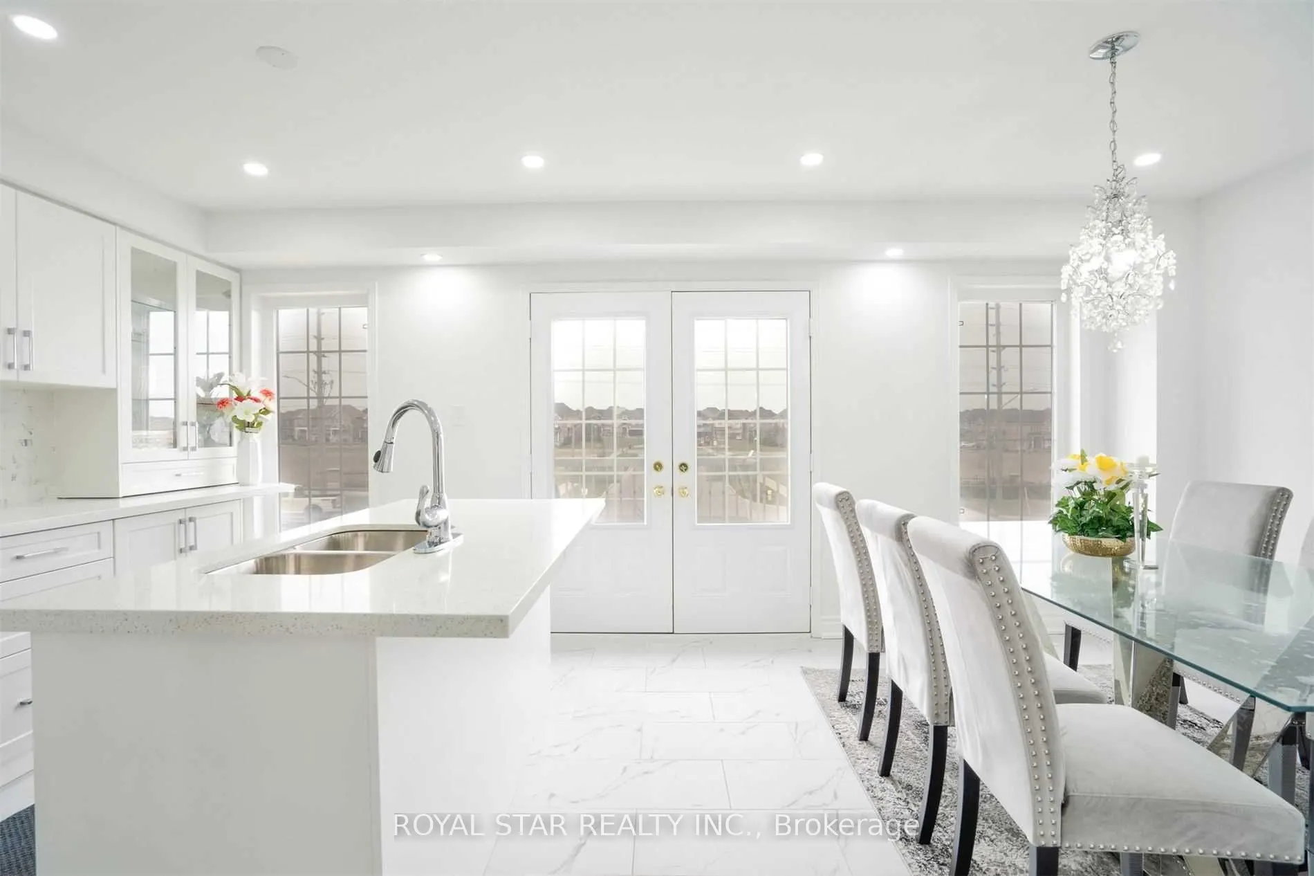 527 Rossland Road E