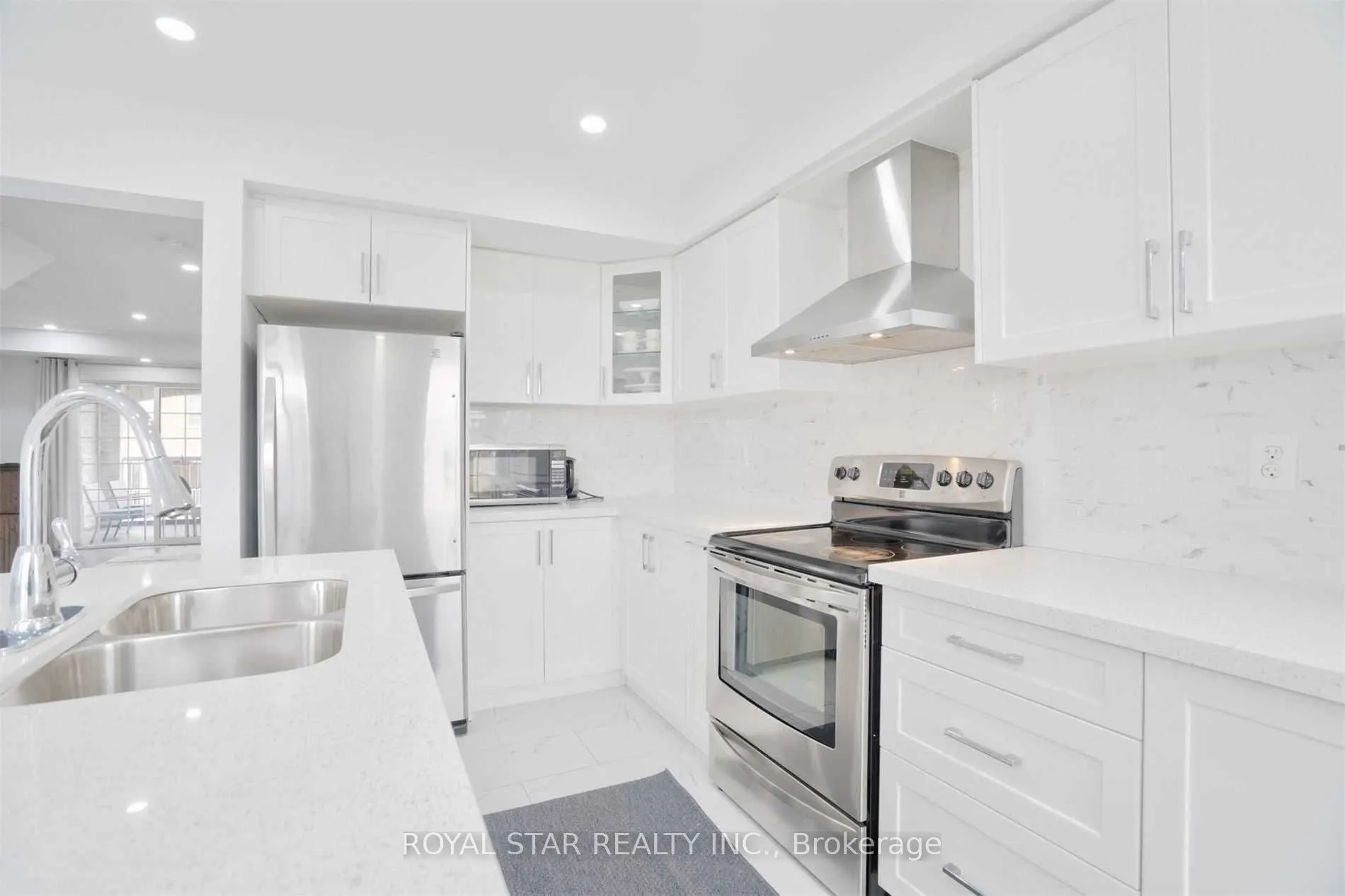 527 Rossland Road E