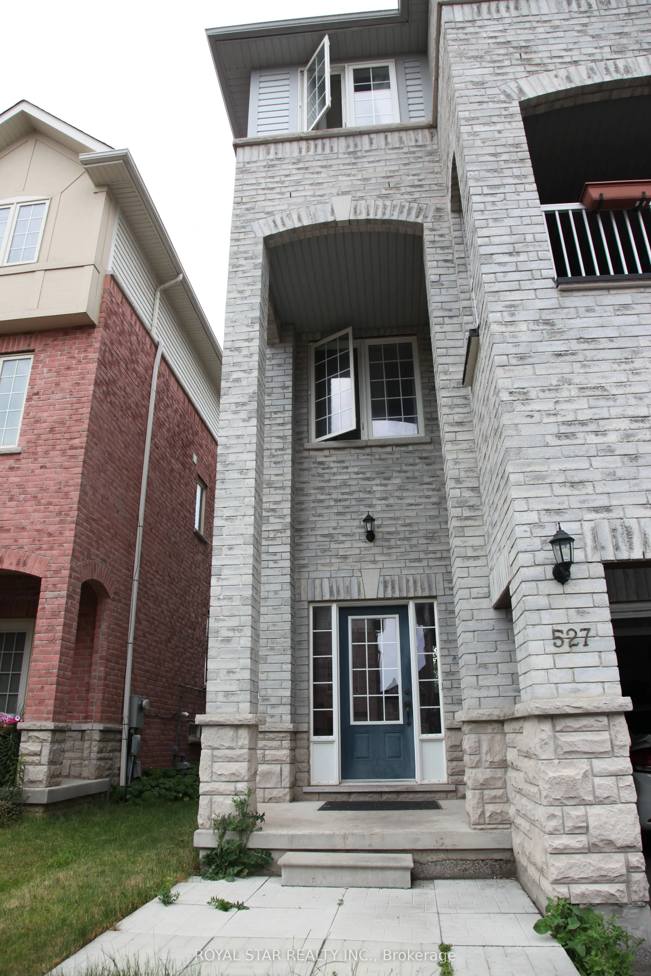 527 Rossland Road E