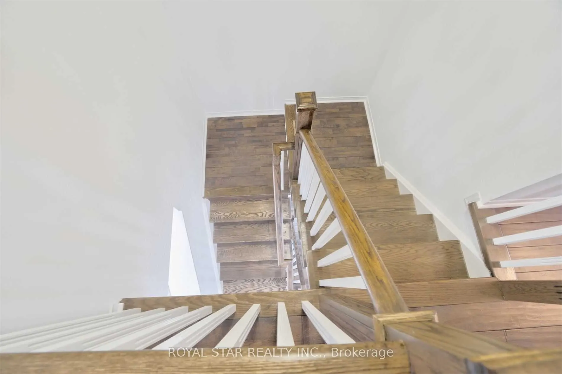 527 Rossland Road E