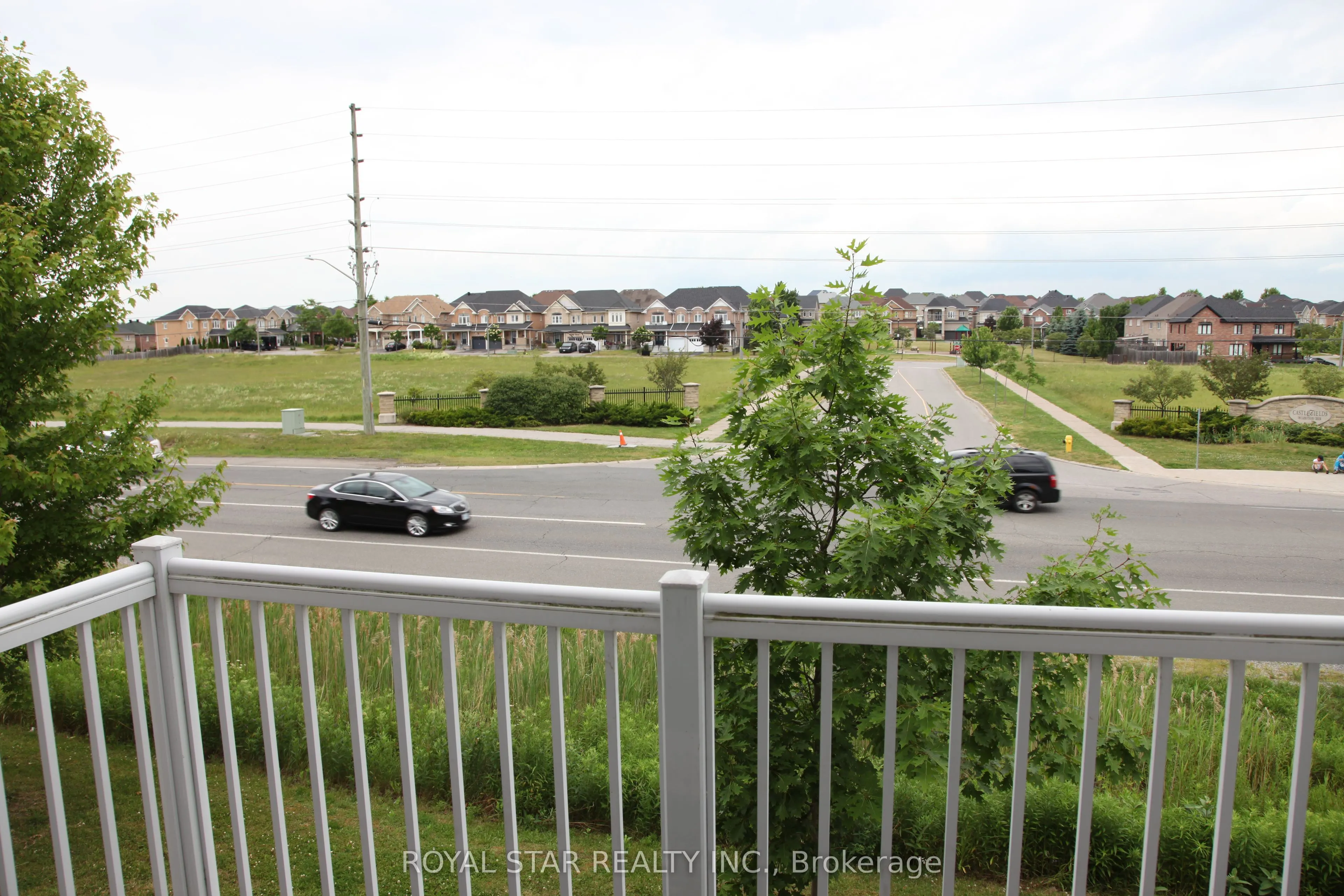 527 Rossland Road E