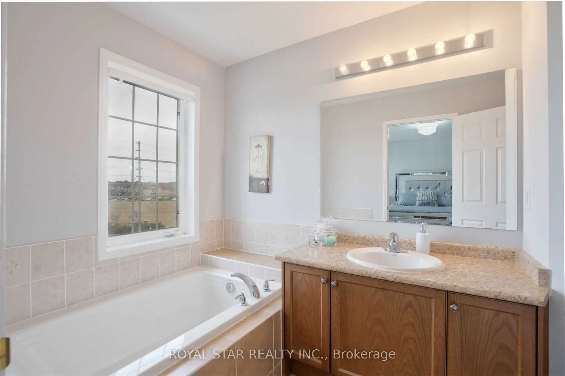 527 Rossland Road E