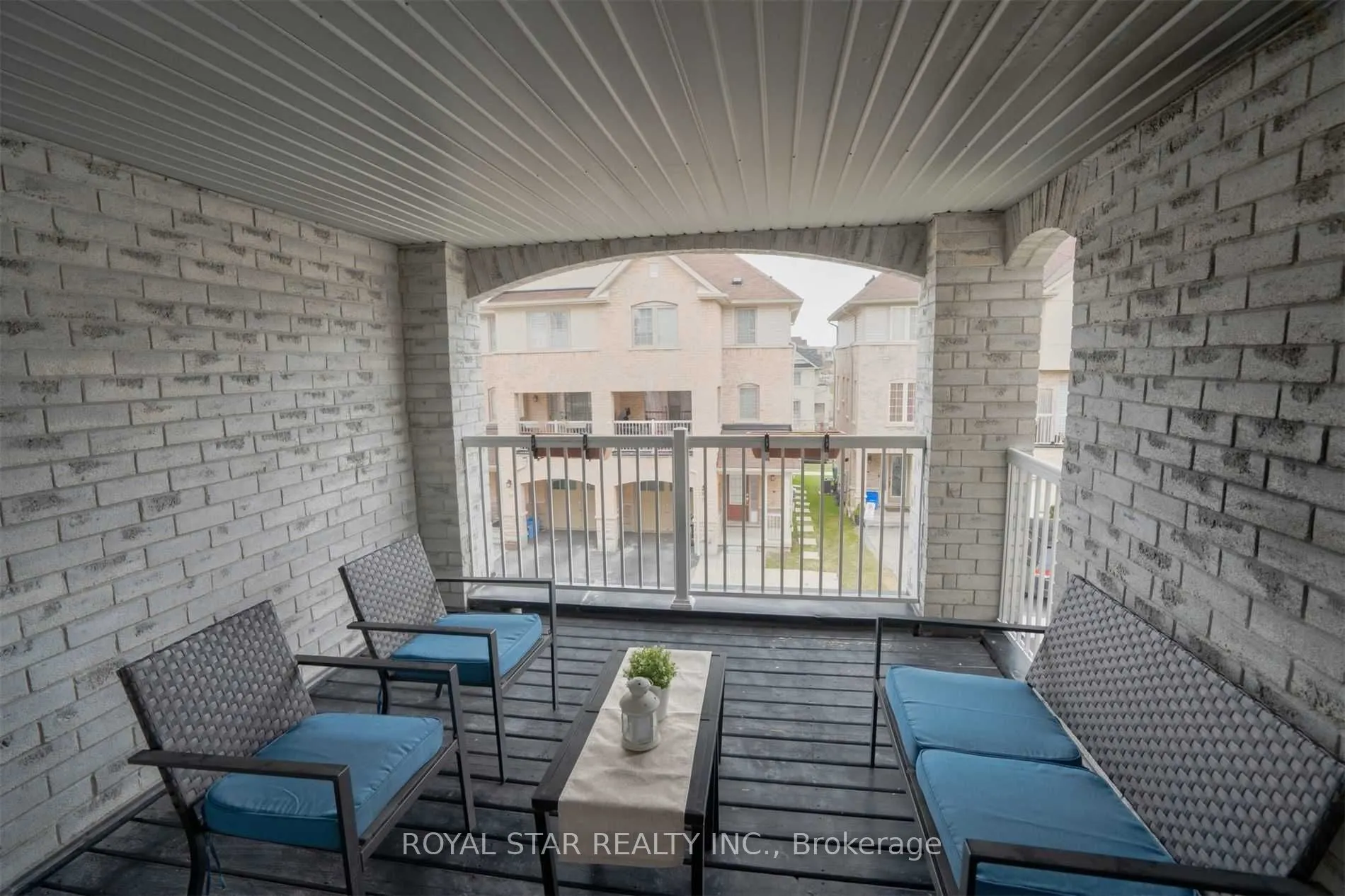 527 Rossland Road E