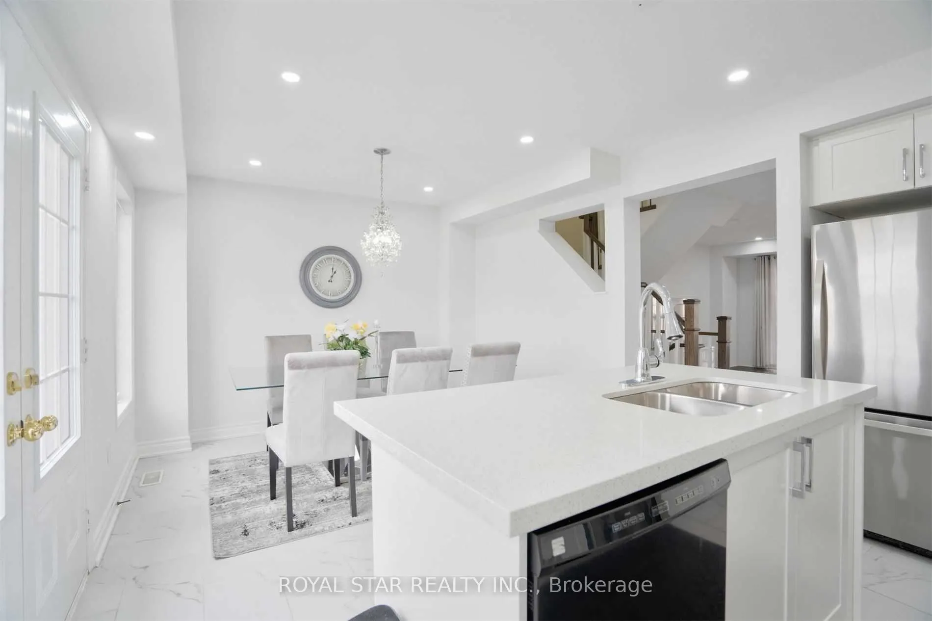 527 Rossland Road E