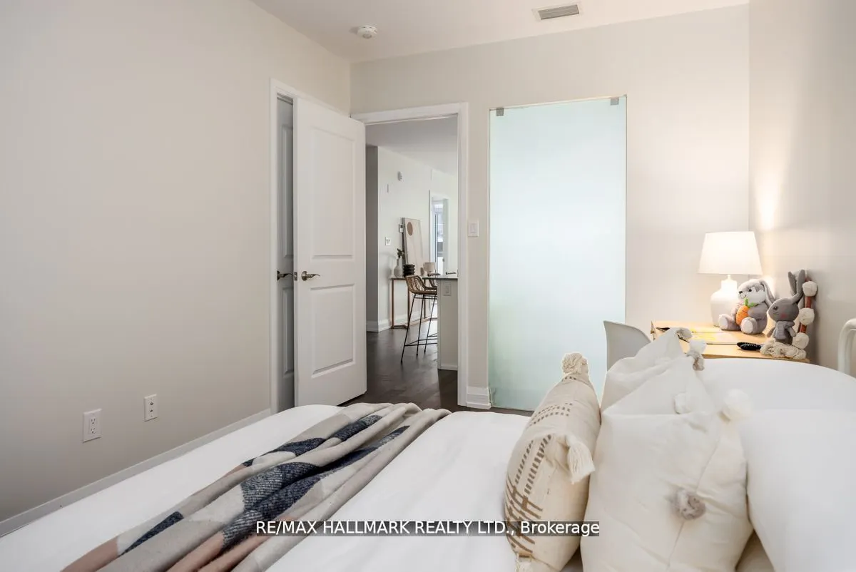 200 Woodbine Avenue, #304