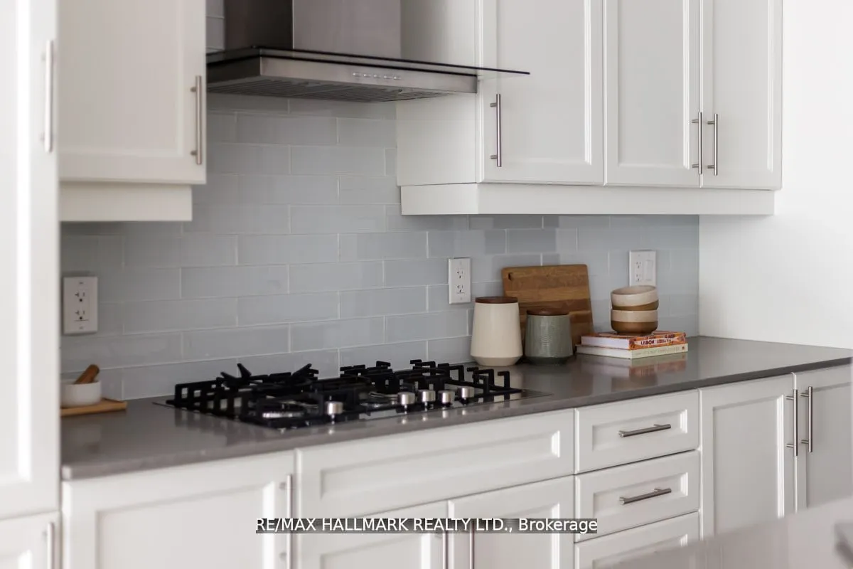 200 Woodbine Avenue, #304