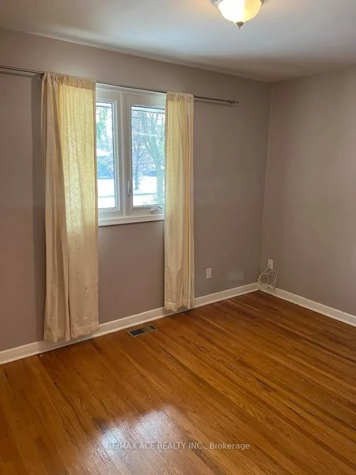 26 Oakridge Drive, #Main