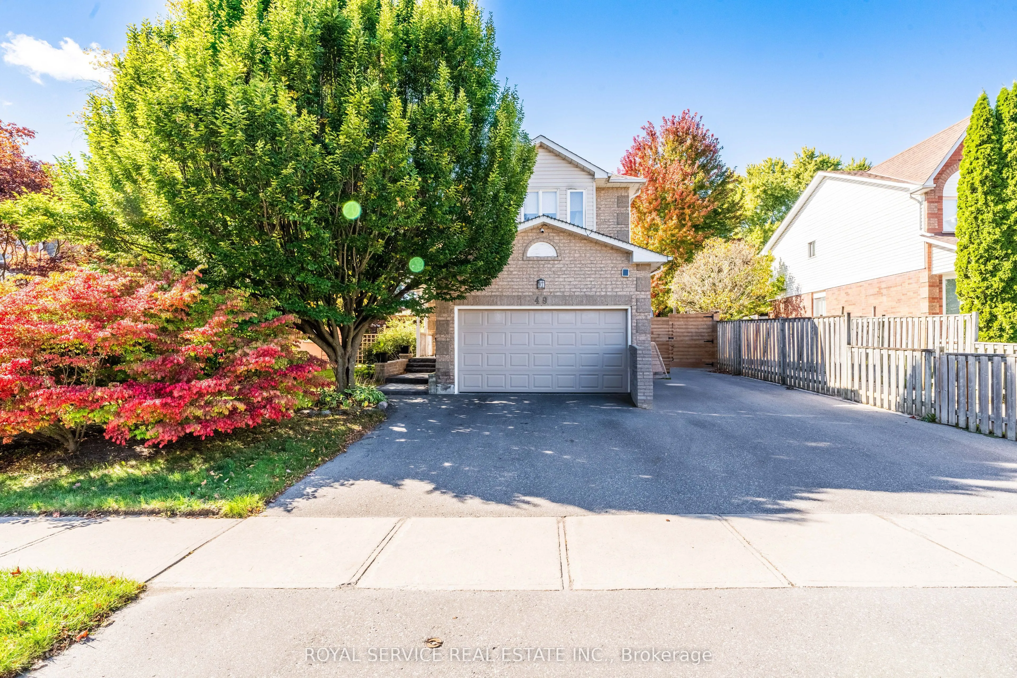 49 Farncomb Crescent