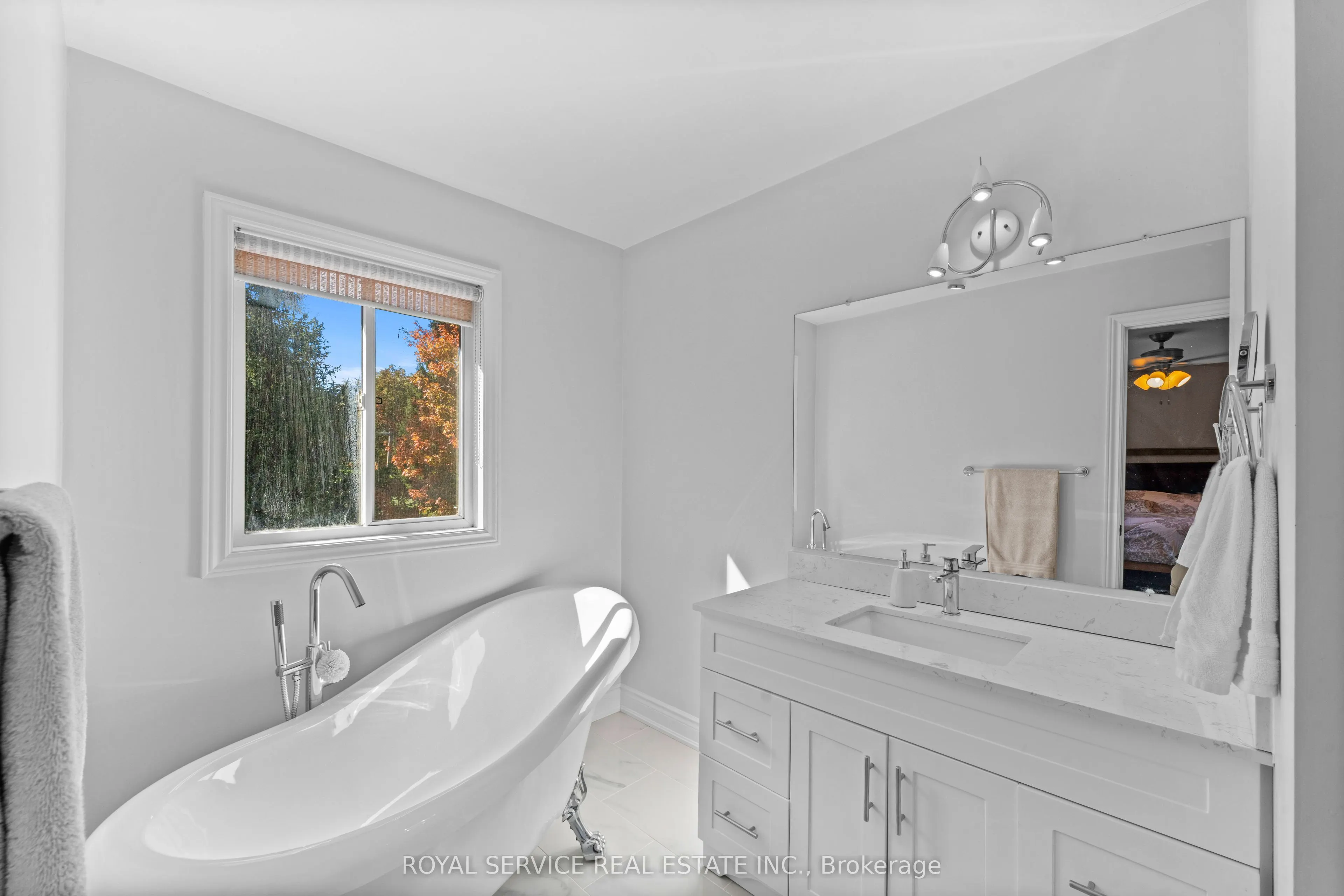 49 Farncomb Crescent