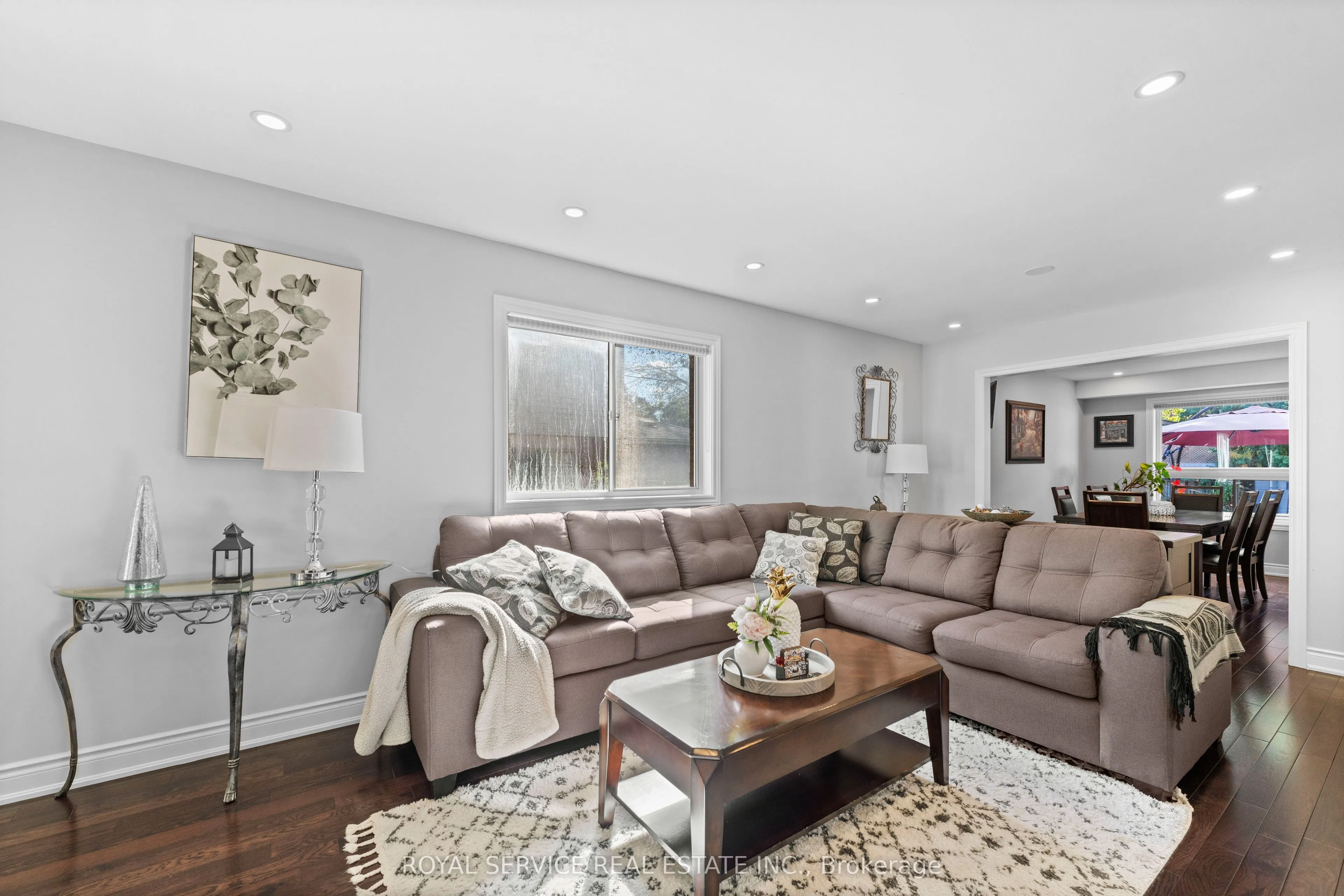 49 Farncomb Crescent