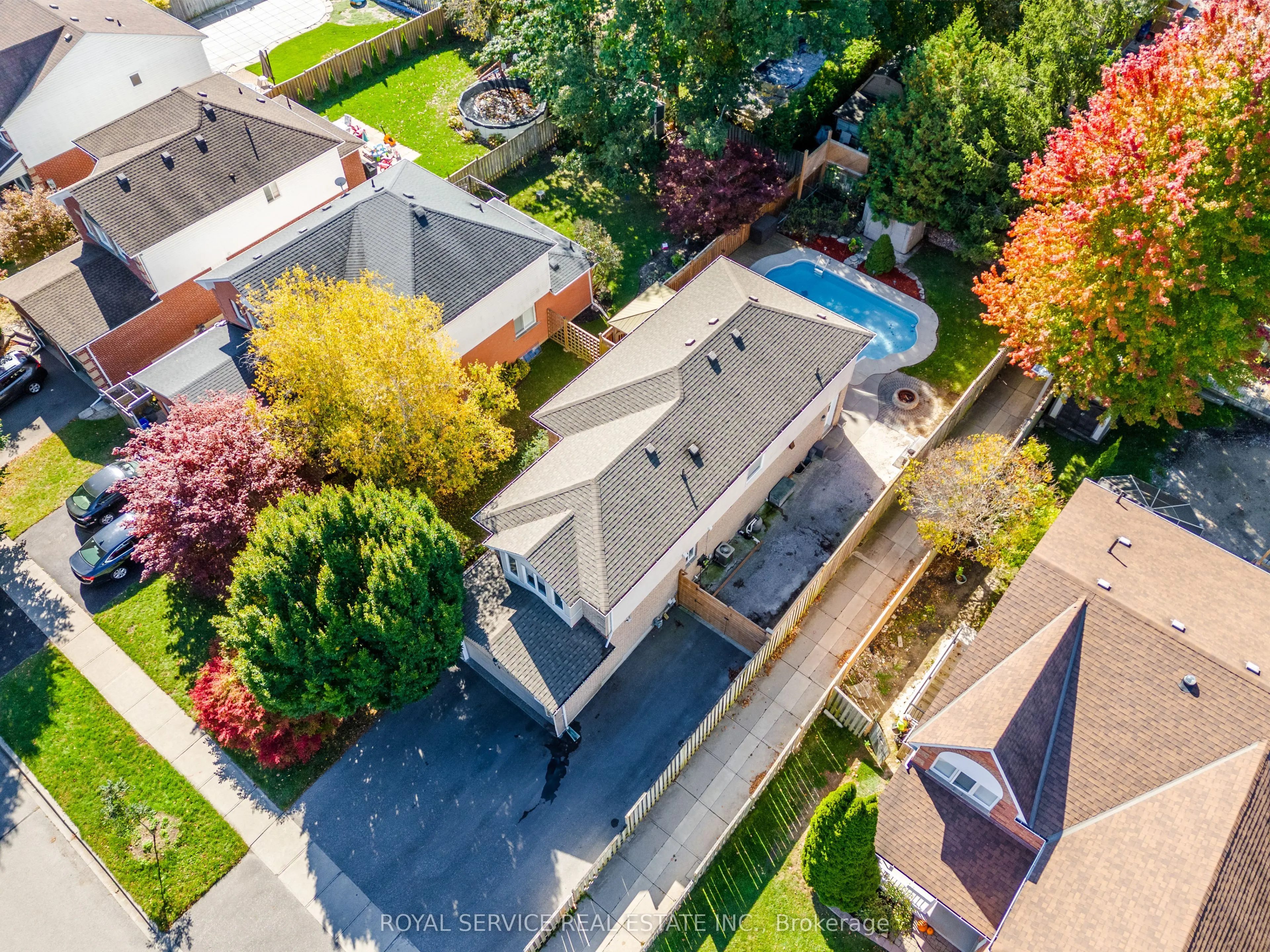 49 Farncomb Crescent