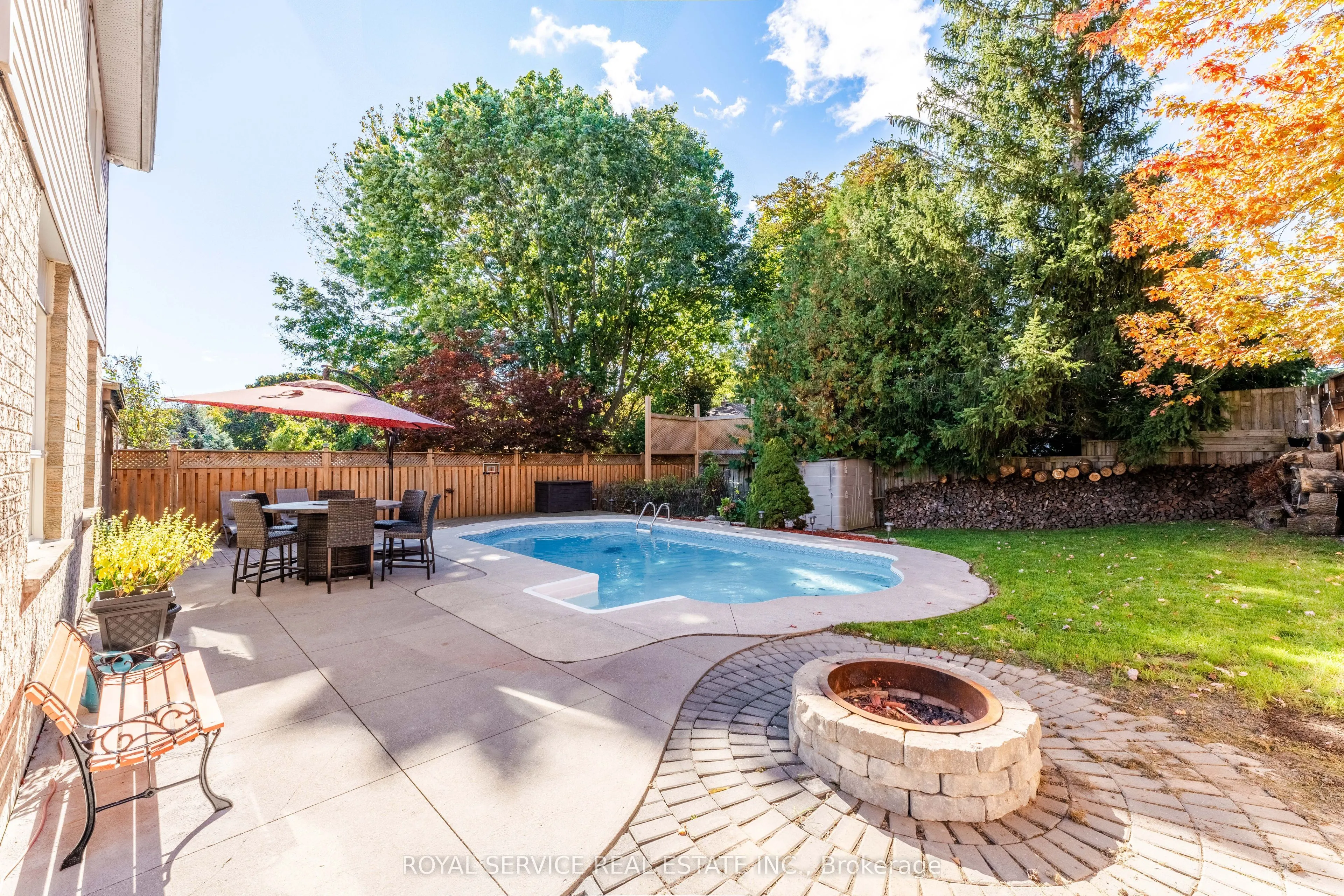 49 Farncomb Crescent
