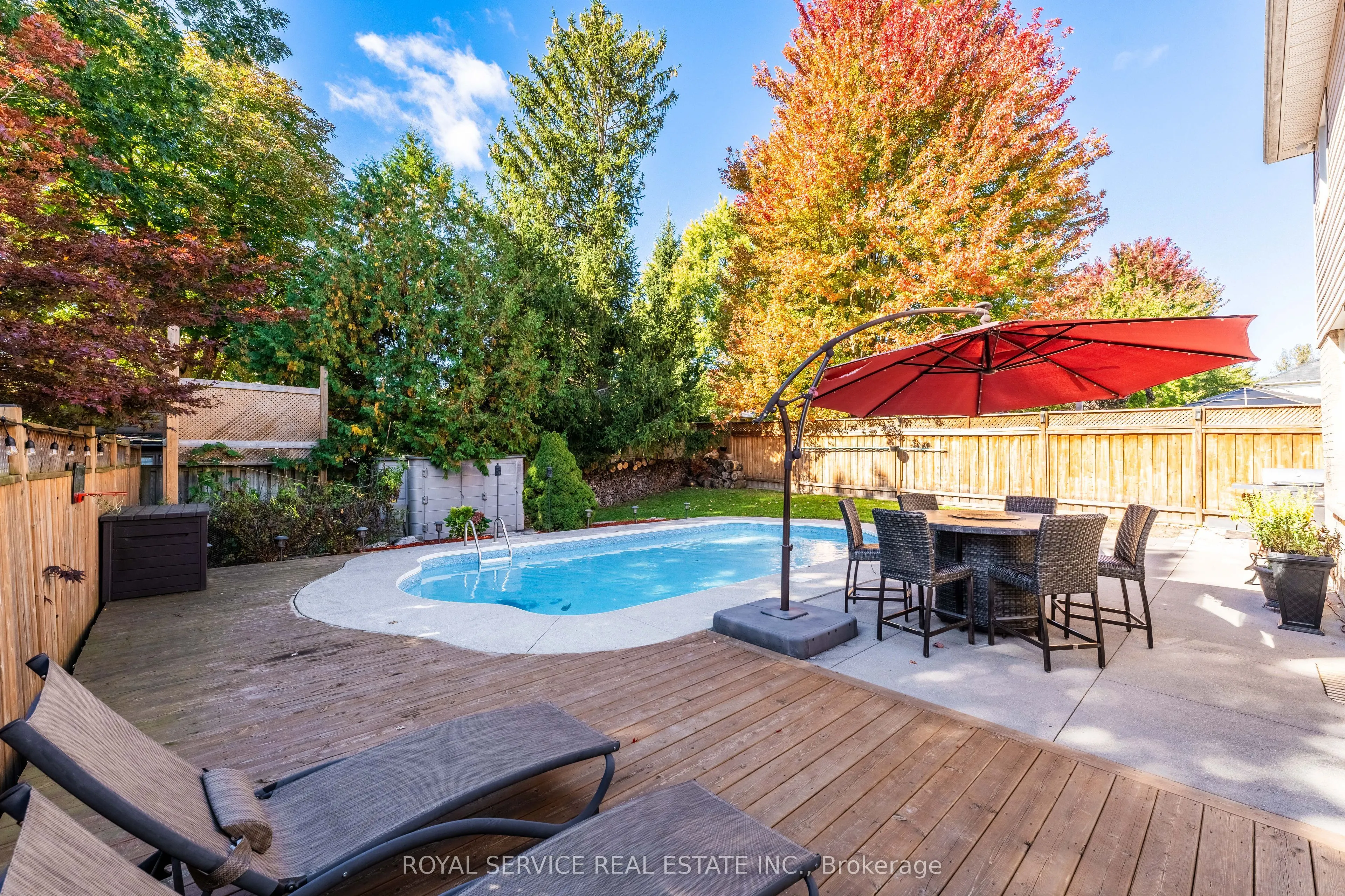 49 Farncomb Crescent
