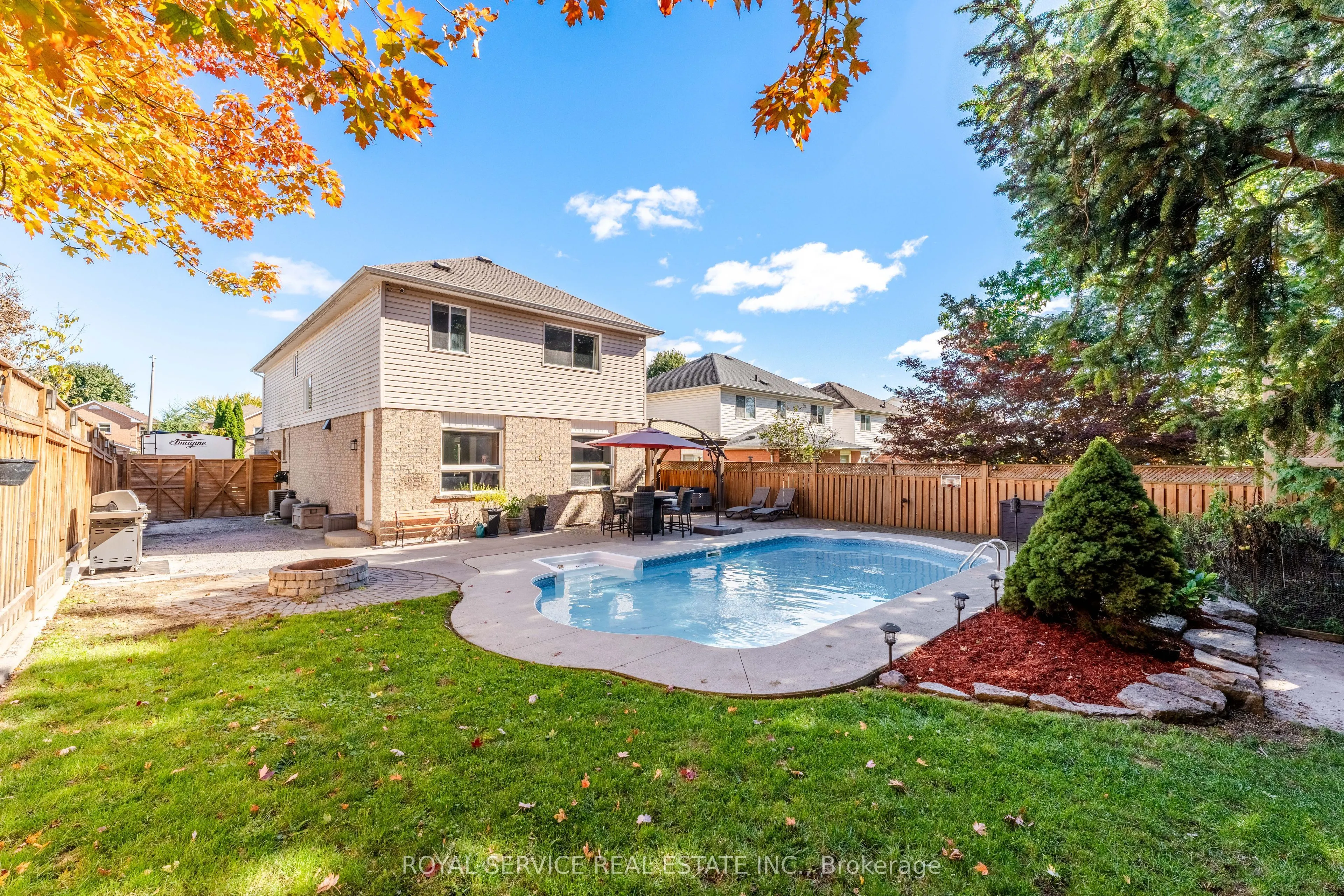 49 Farncomb Crescent
