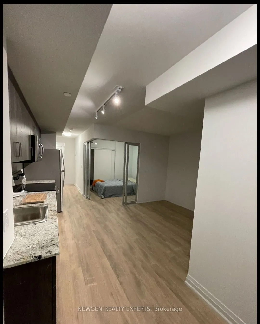 20 Meadowglen Place, #627