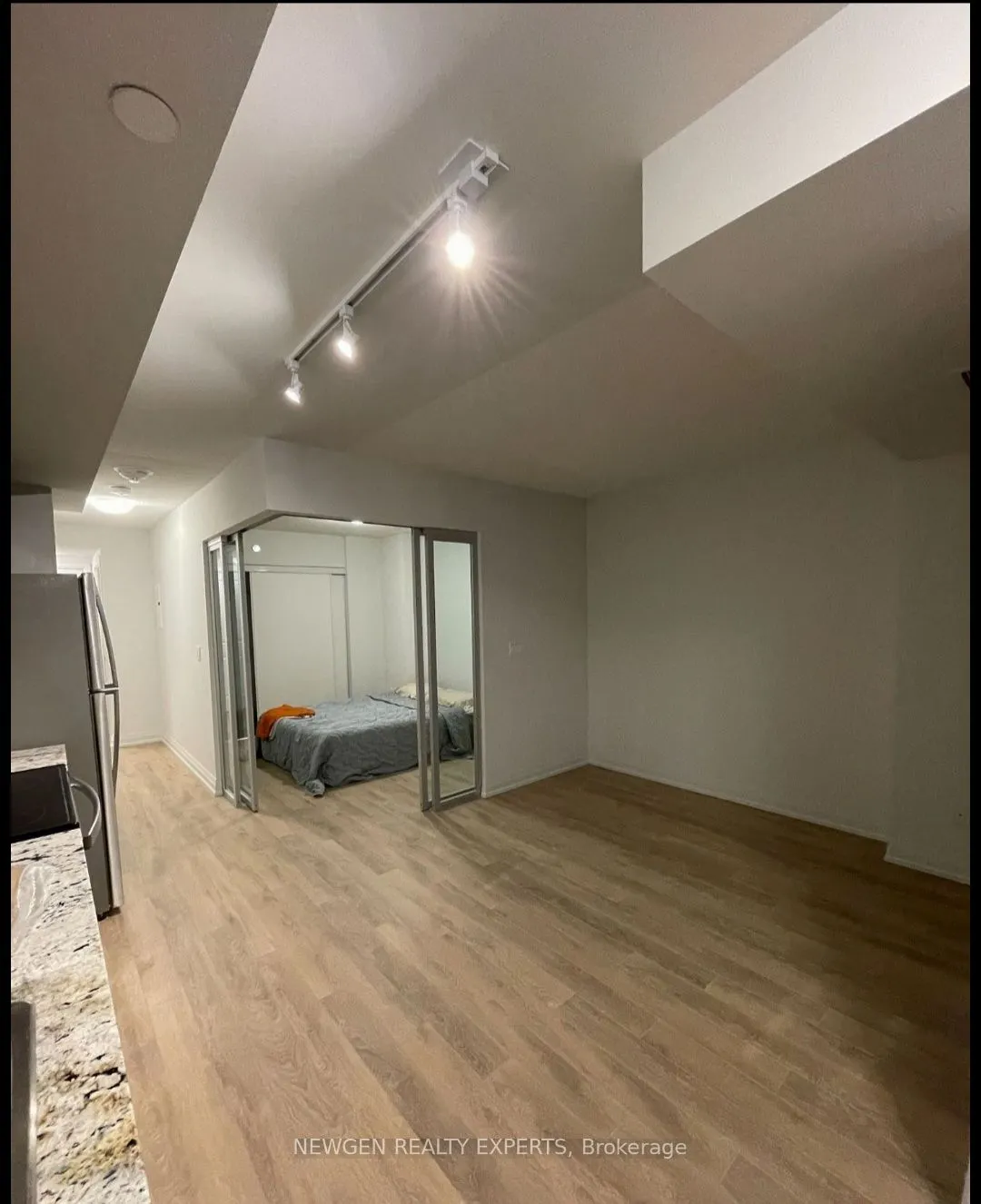 20 Meadowglen Place, #627