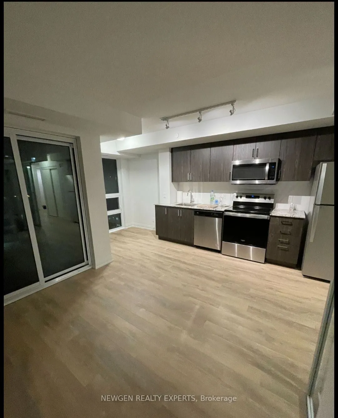 20 Meadowglen Place, #627