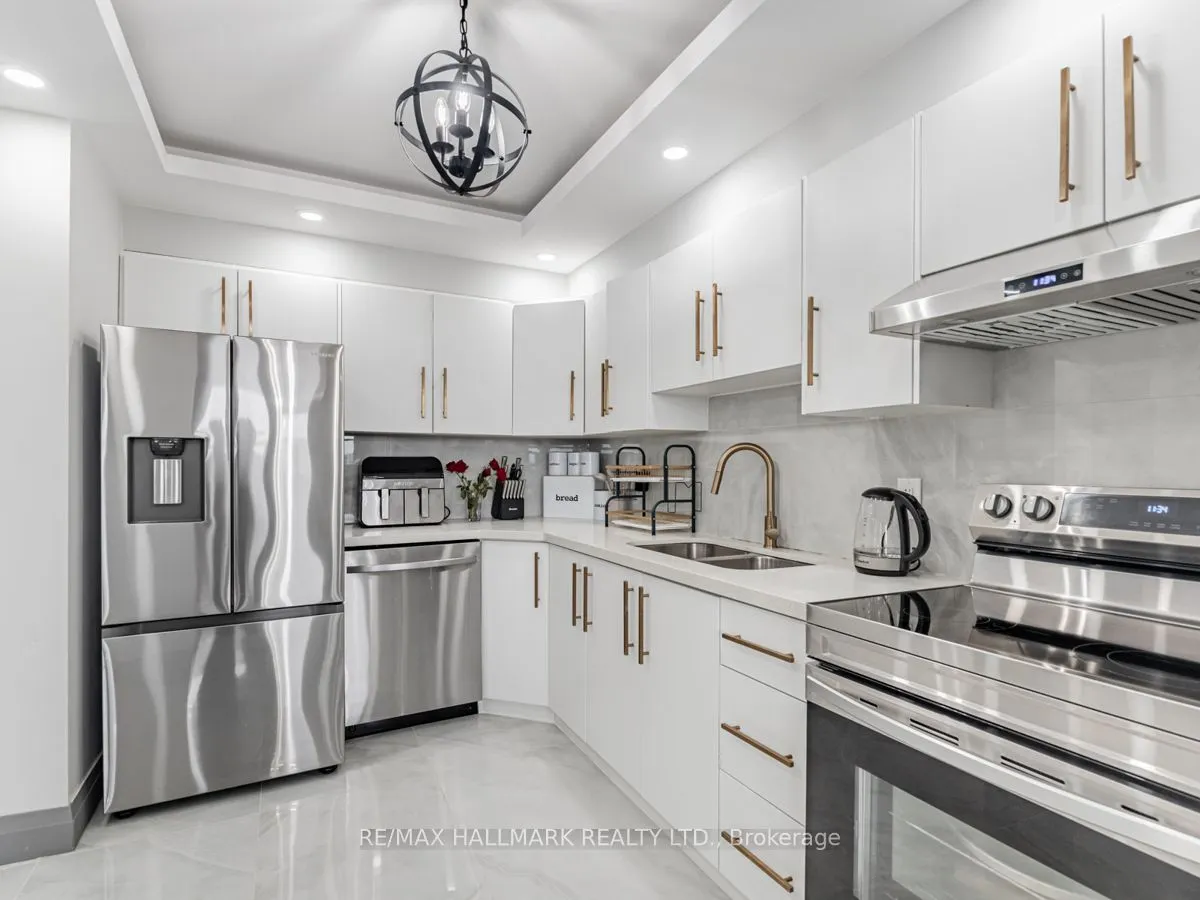 2550 Pharmacy Avenue #1206