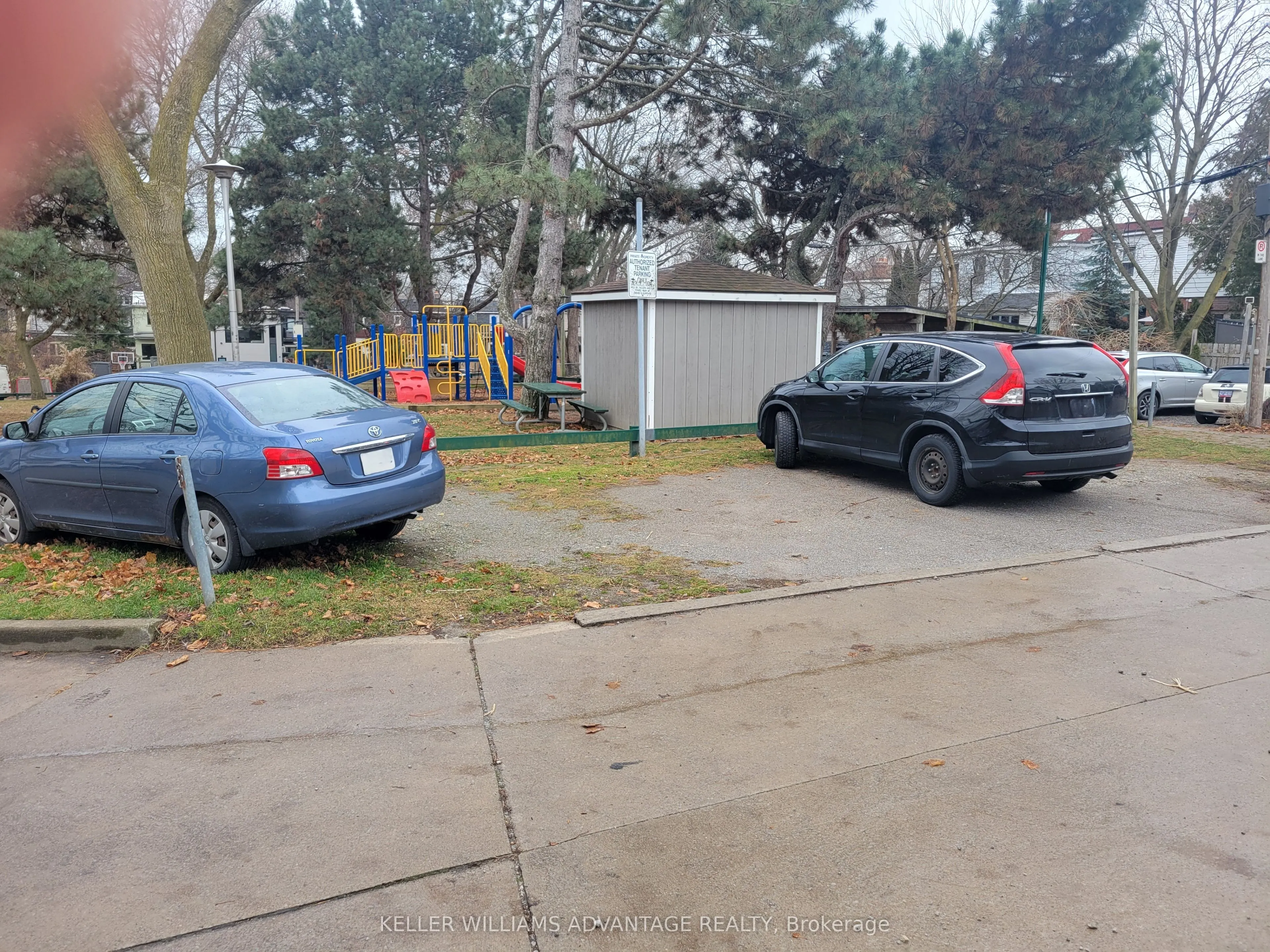 19R Columbine Avenue