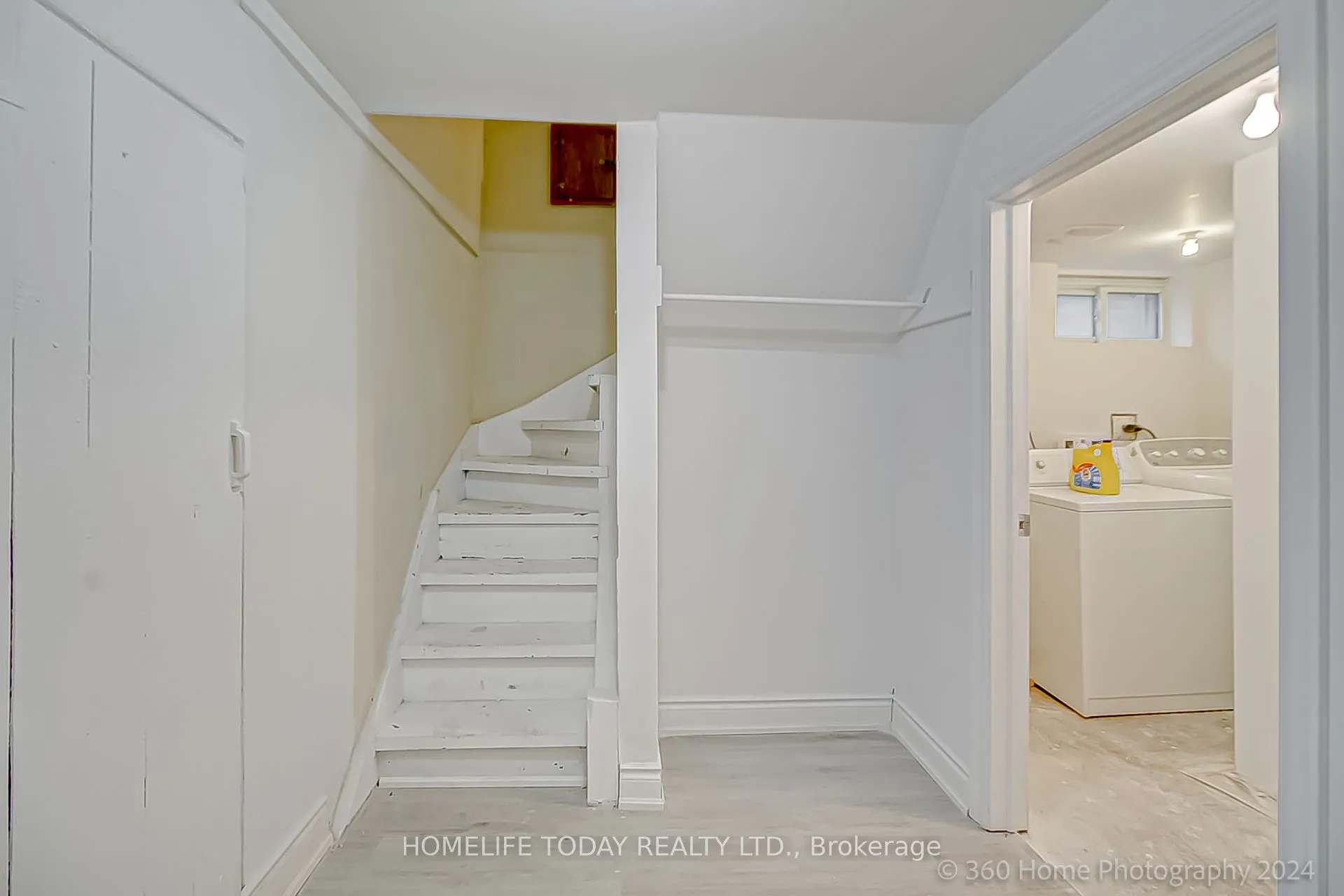 96 Oakes Avenue