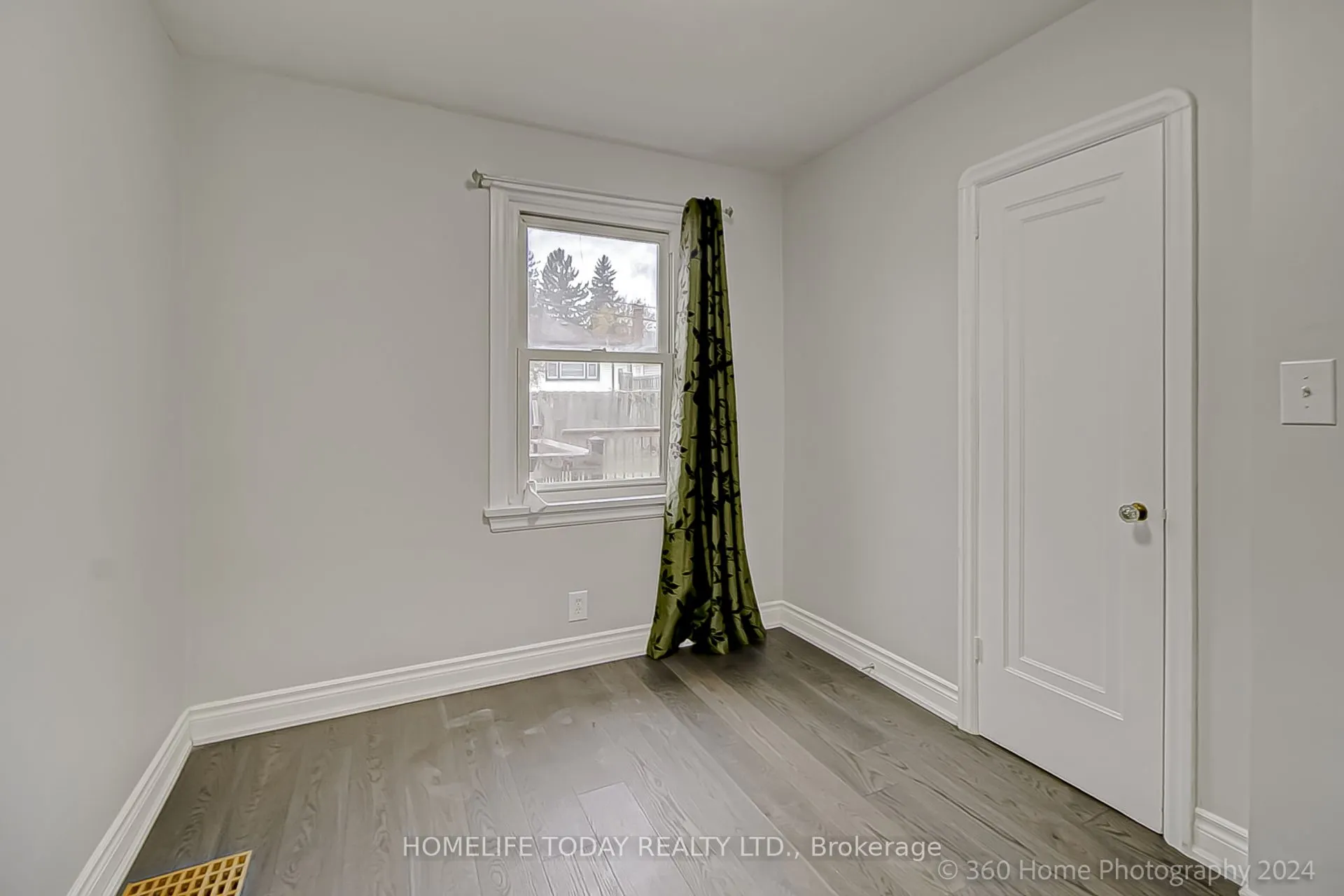 96 Oakes Avenue
