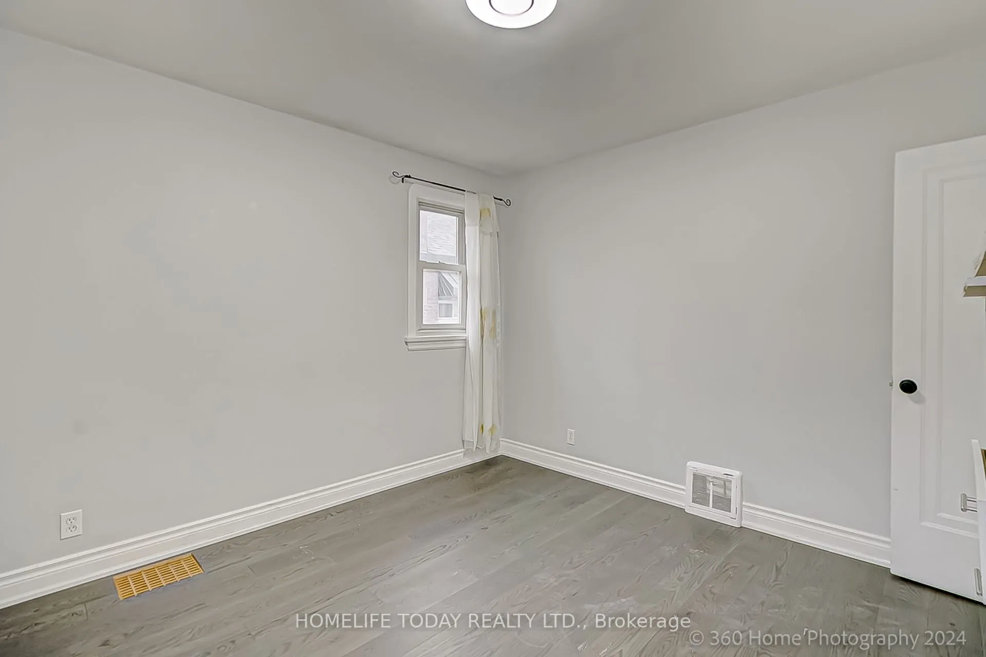 96 Oakes Avenue