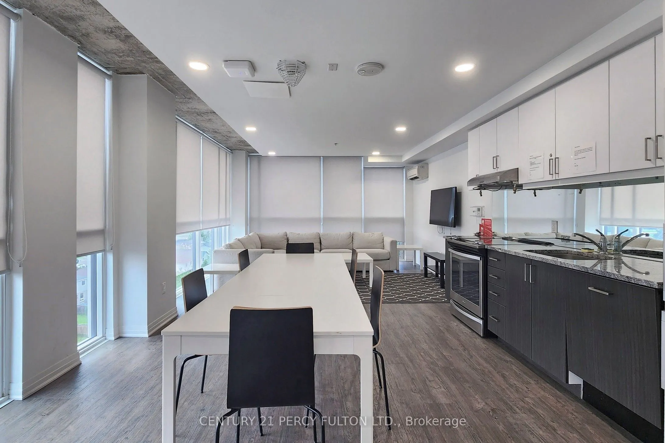 1900 Simcoe Street N, #633