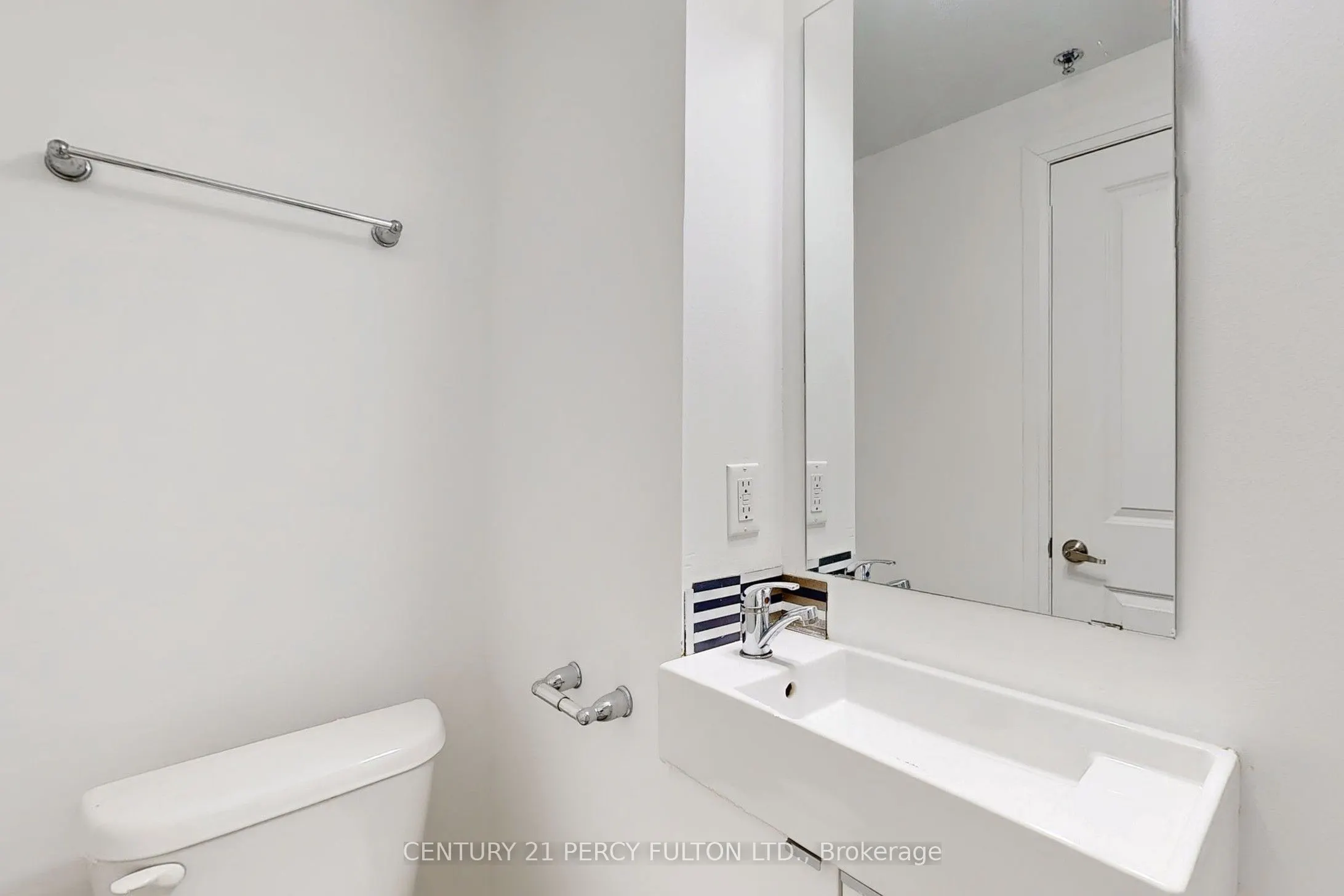 1900 Simcoe Street N, #633