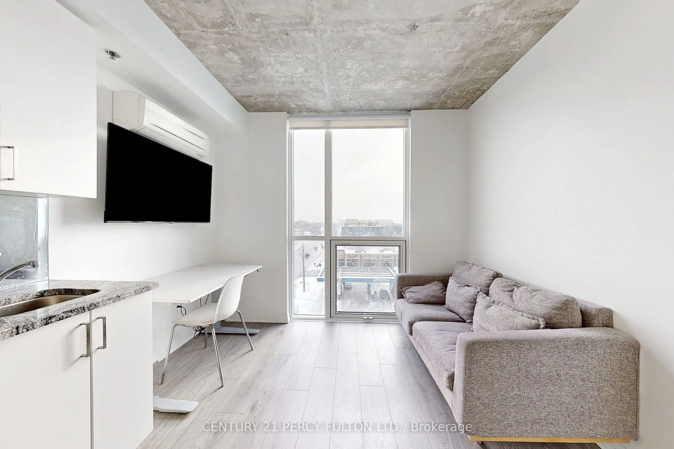 1900 Simcoe Street N, #633