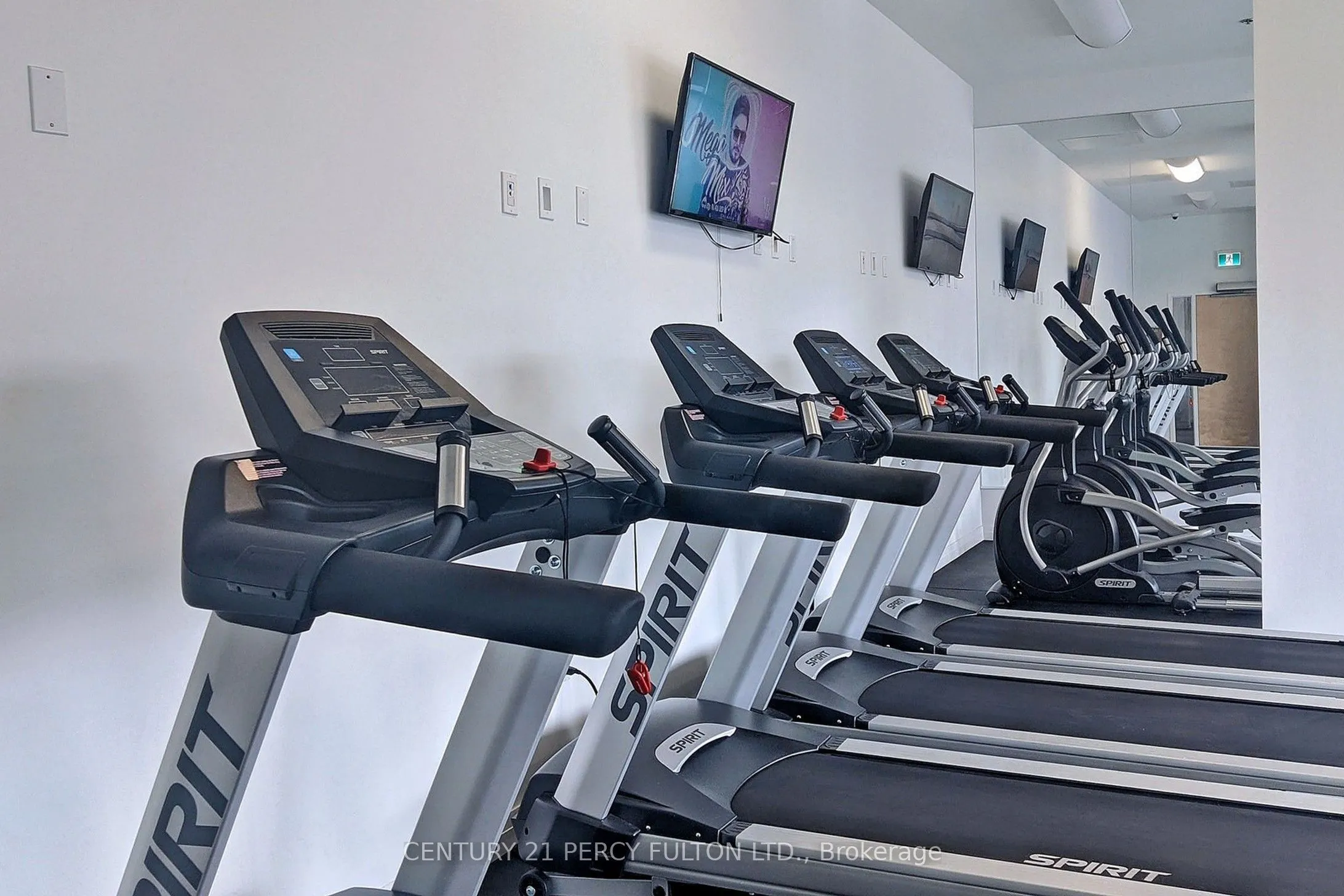 1900 Simcoe Street N, #633