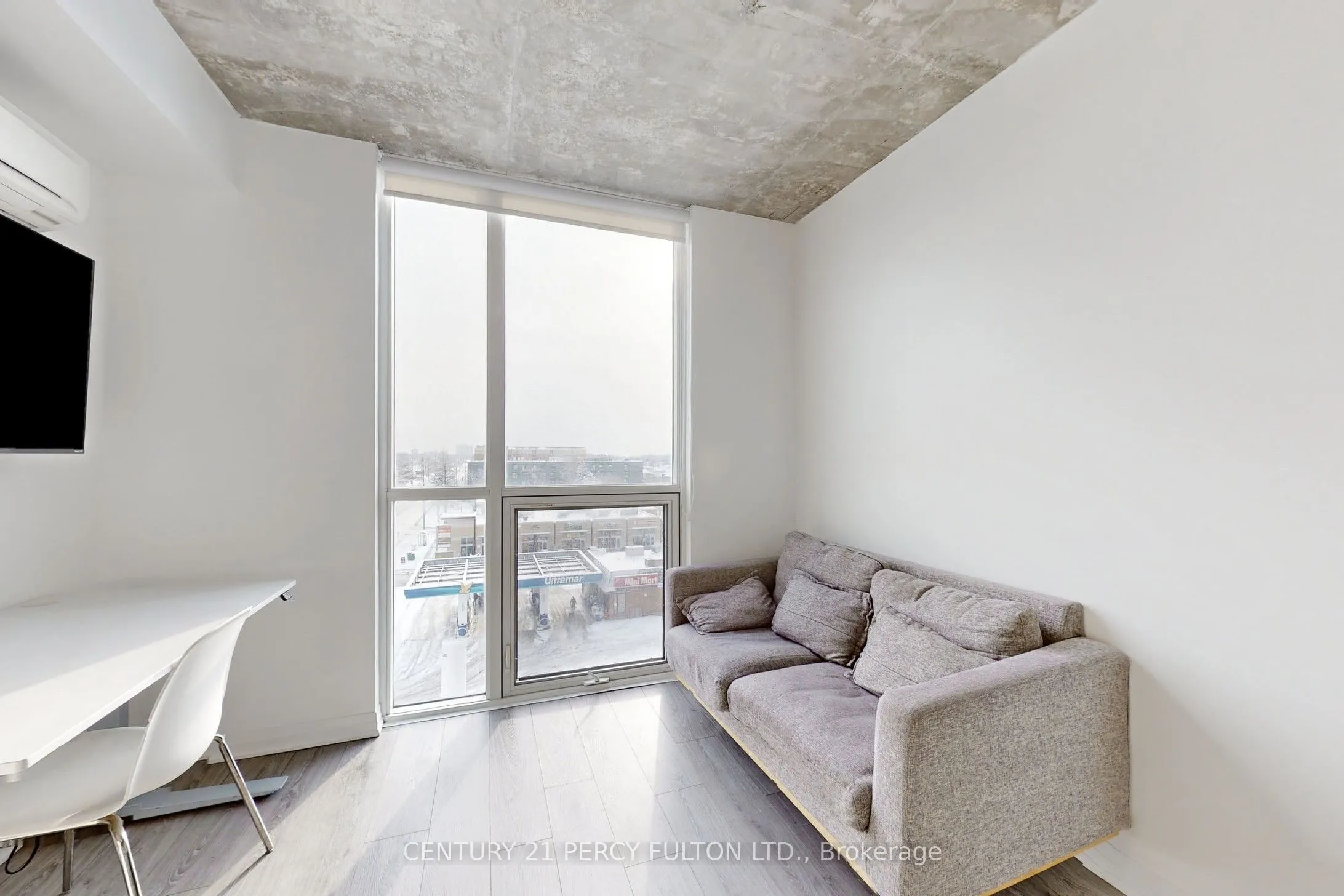 1900 Simcoe Street N, #633