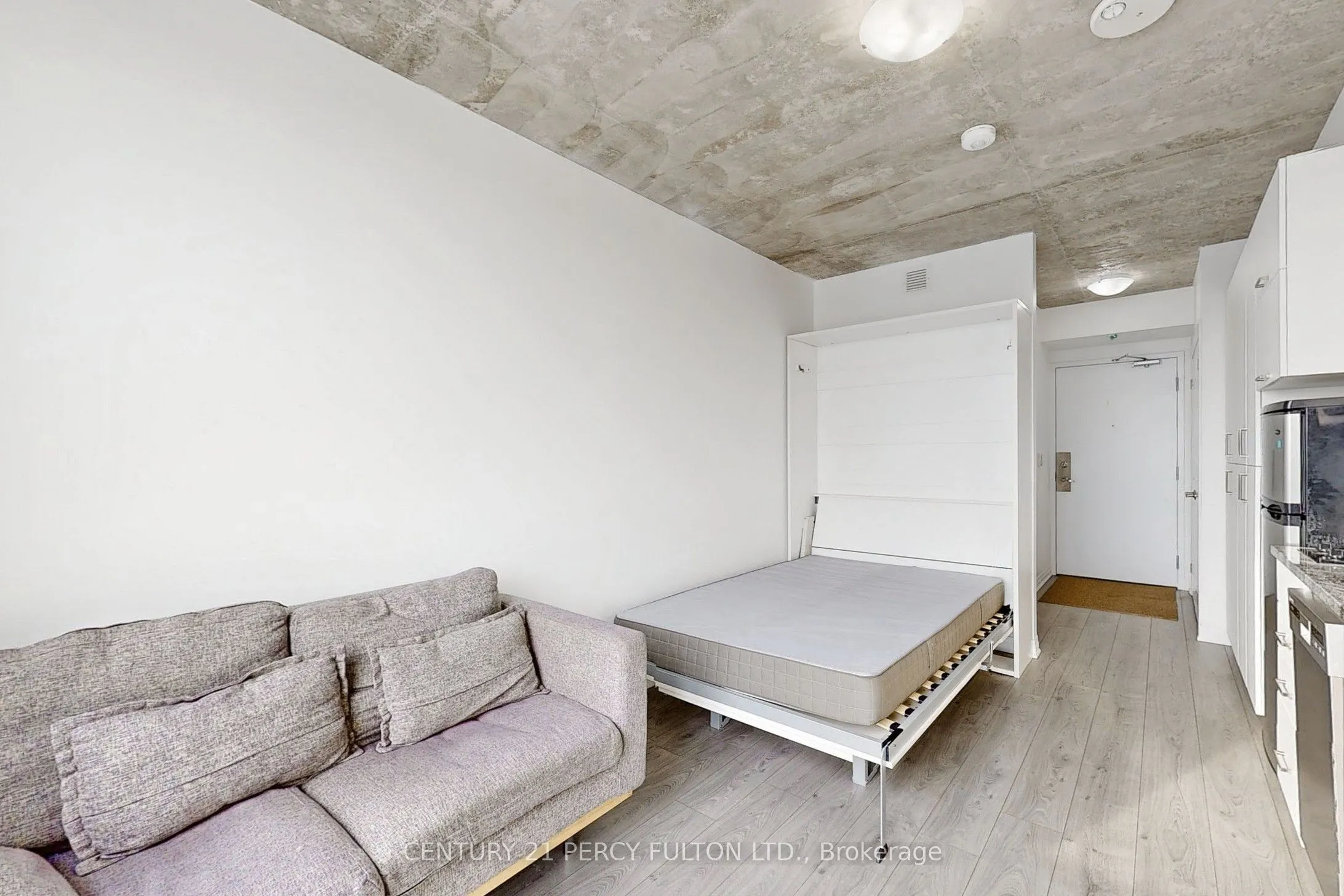 1900 Simcoe Street N, #633