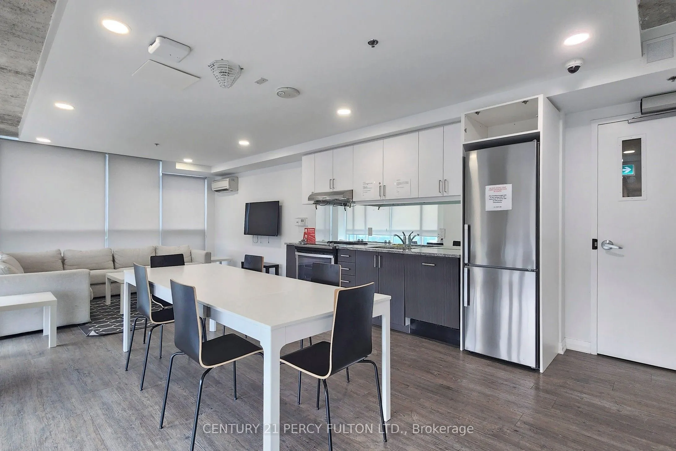 1900 Simcoe Street N, #633