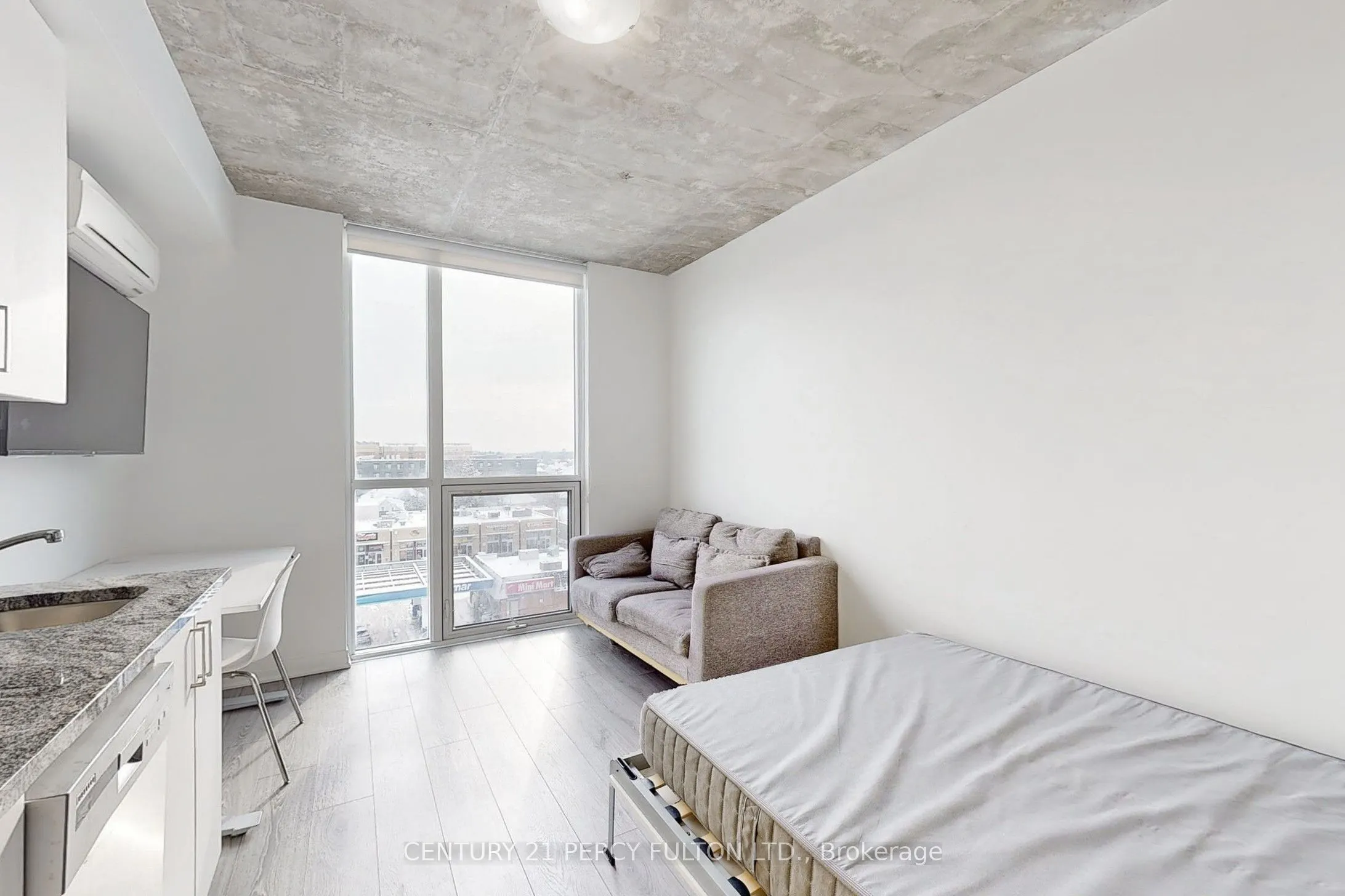 1900 Simcoe Street N, #633