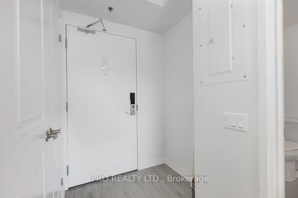 1900 Simcoe Street N, #417