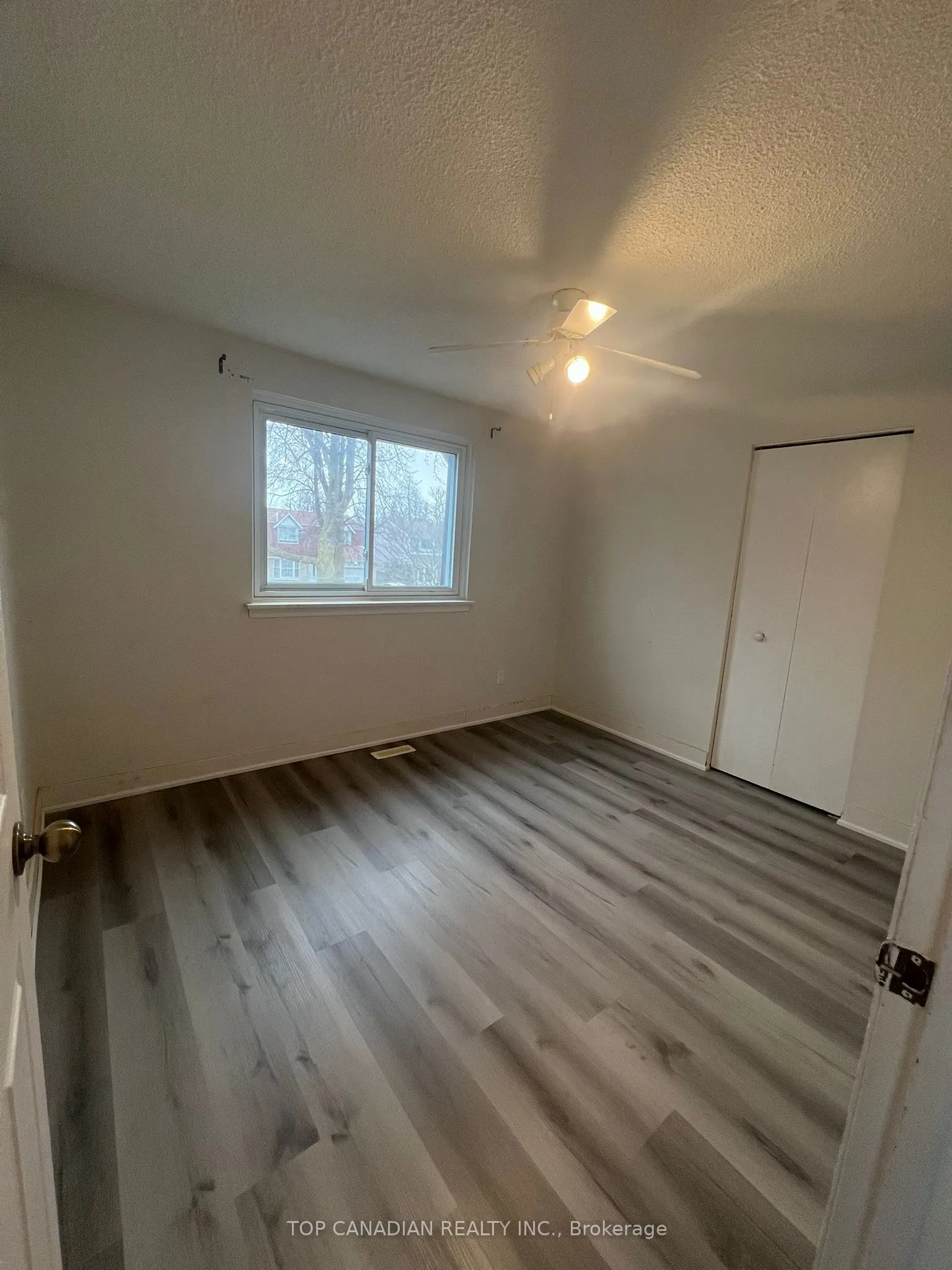 1398 Tampa Cres