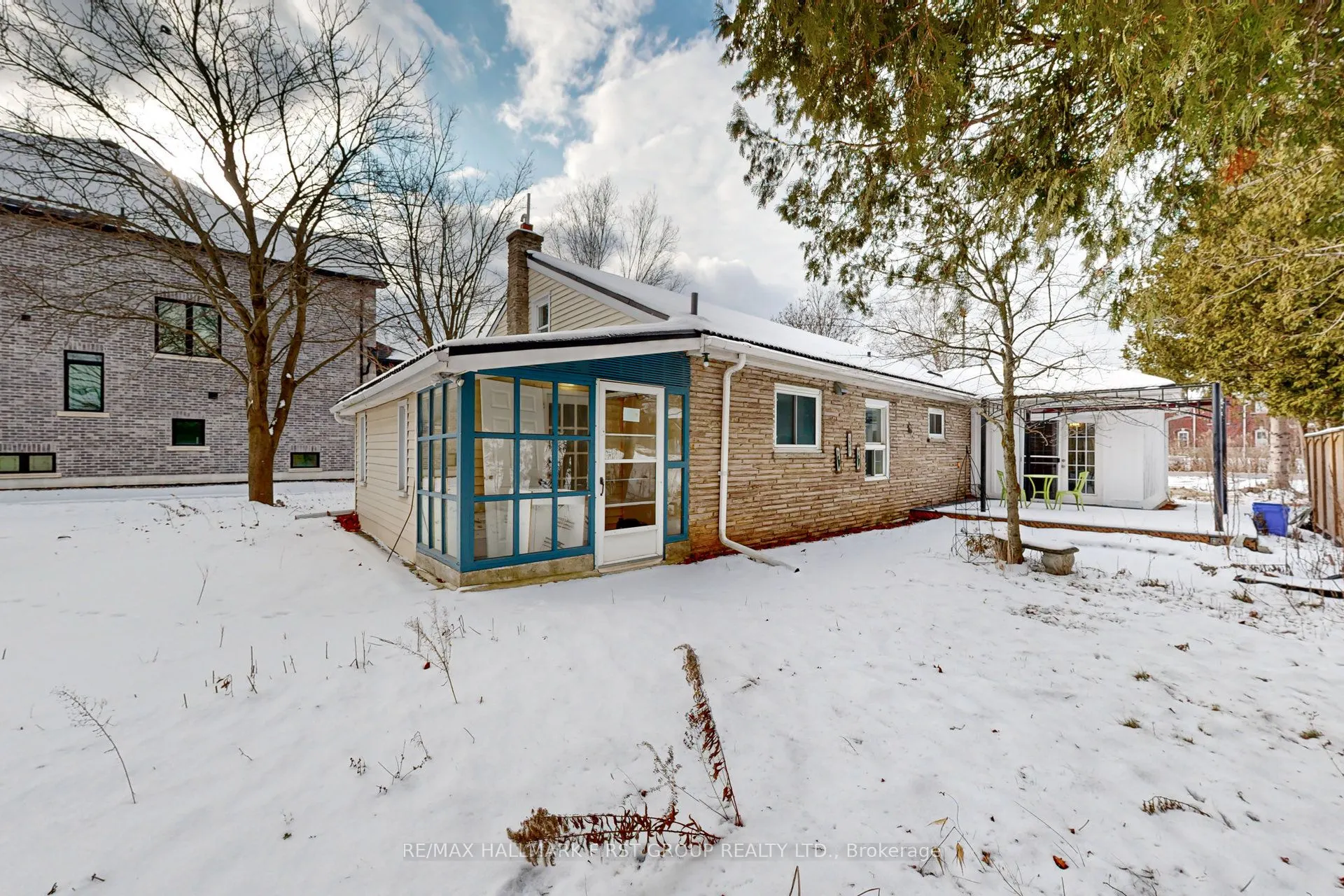 667 Townline Road N