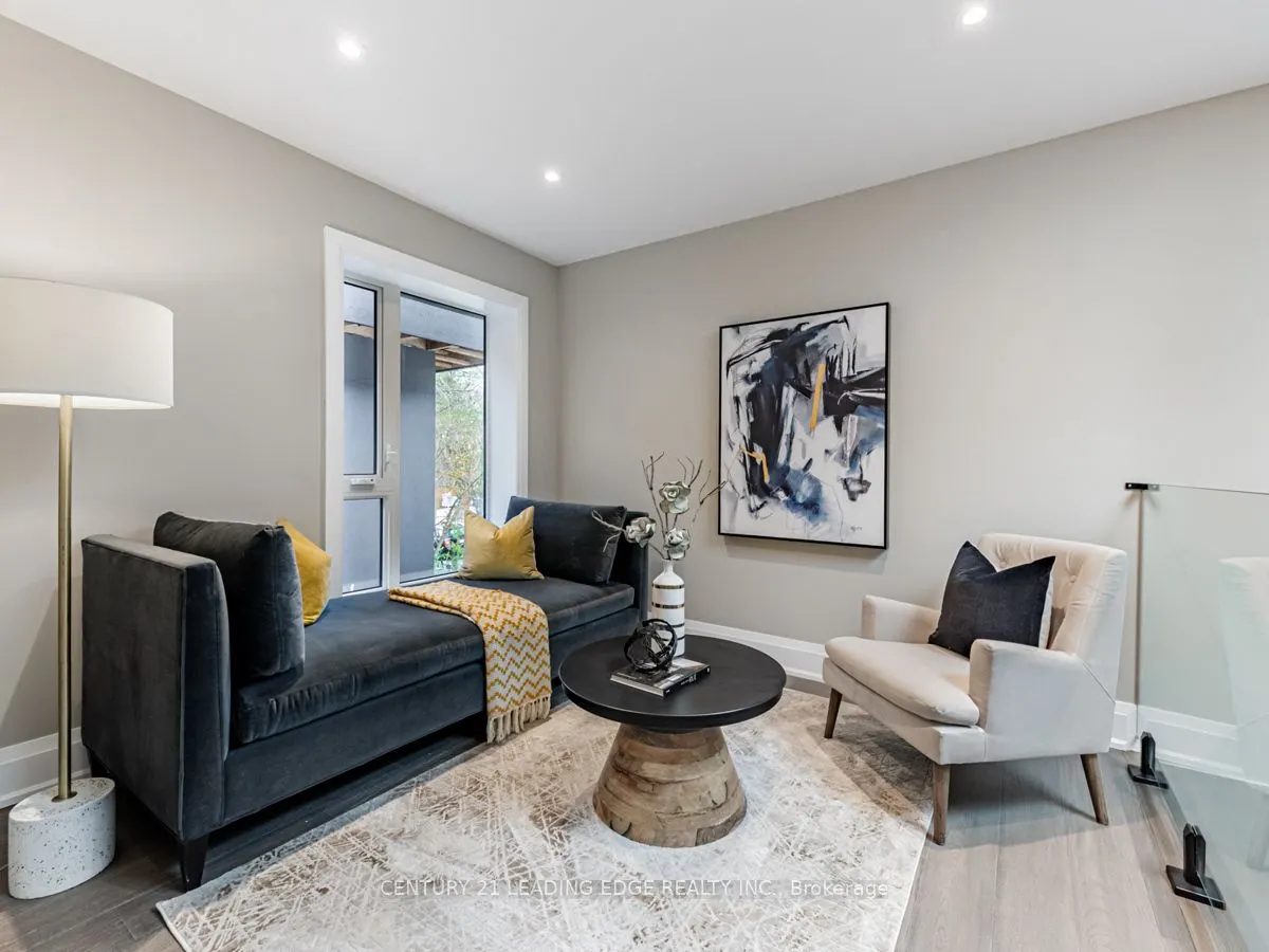19 DONALDA Crescent