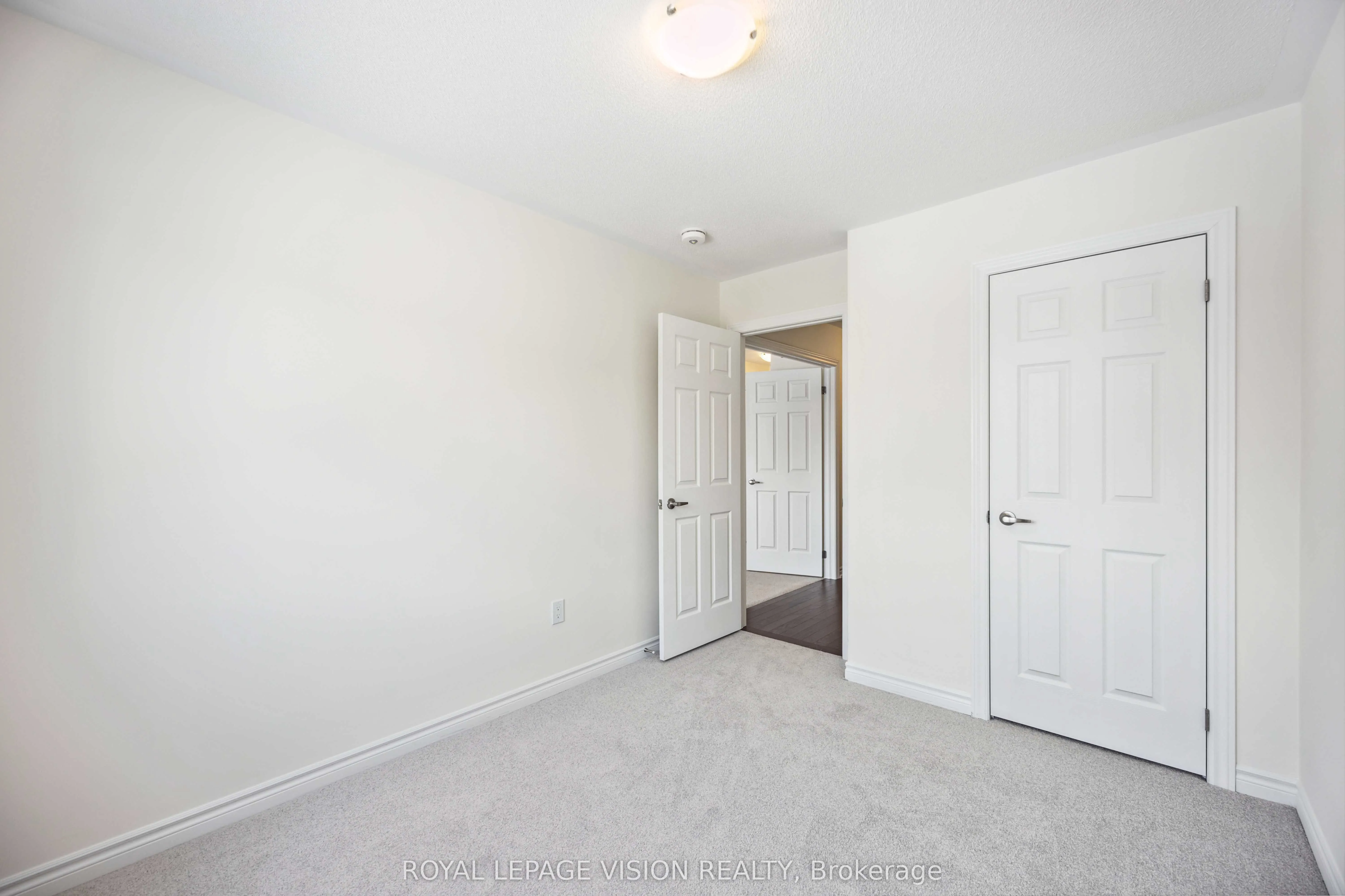 48 Mountainside Crescent