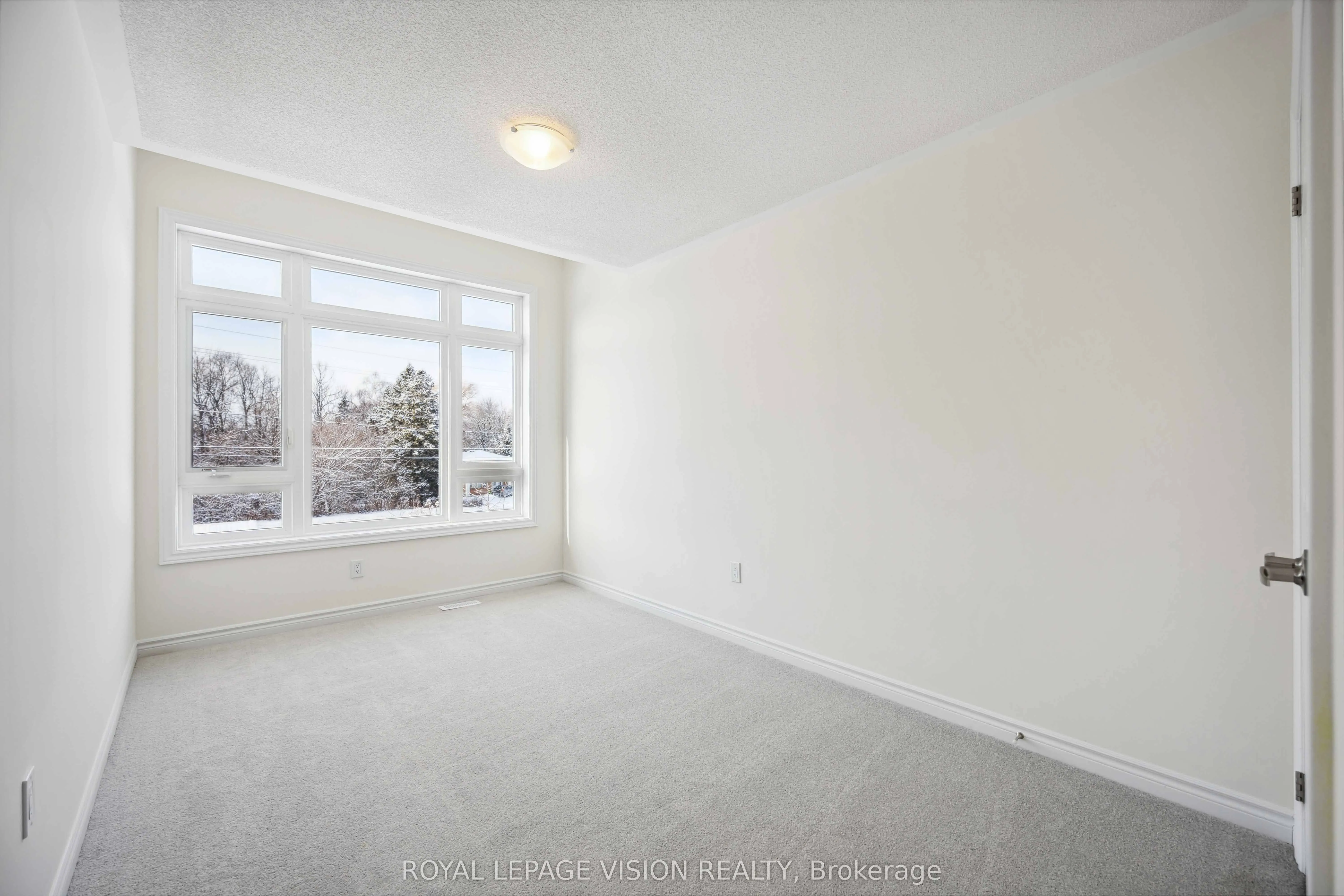 48 Mountainside Crescent