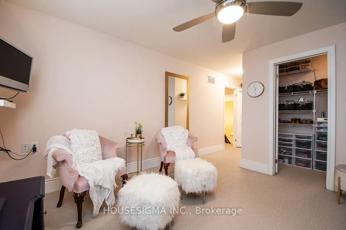 1044 Swiss Heights