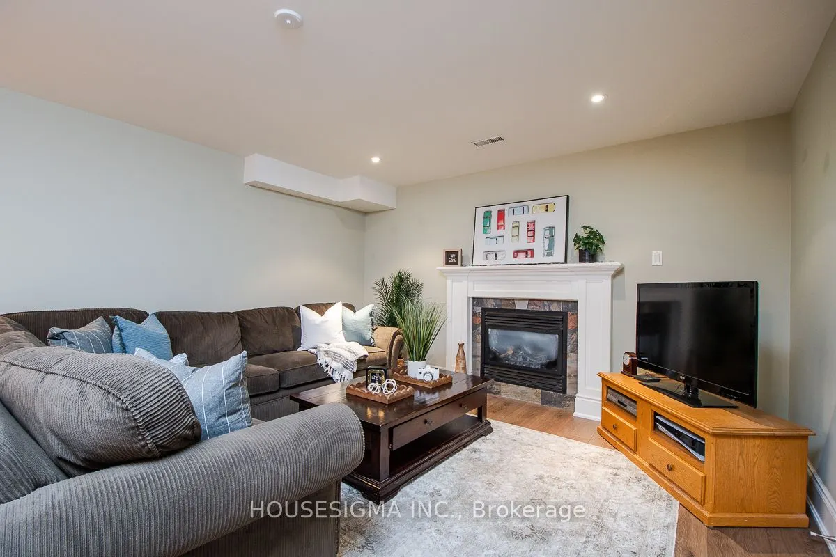 1044 Swiss Heights