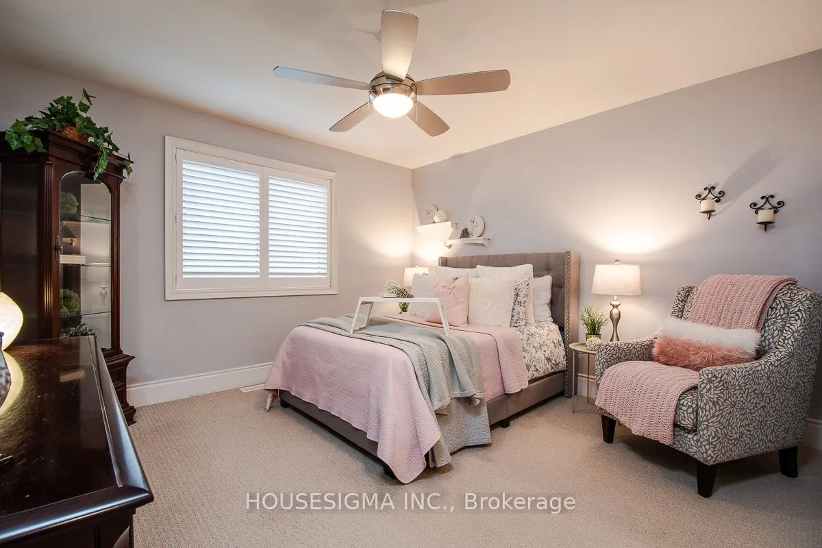 1044 Swiss Heights