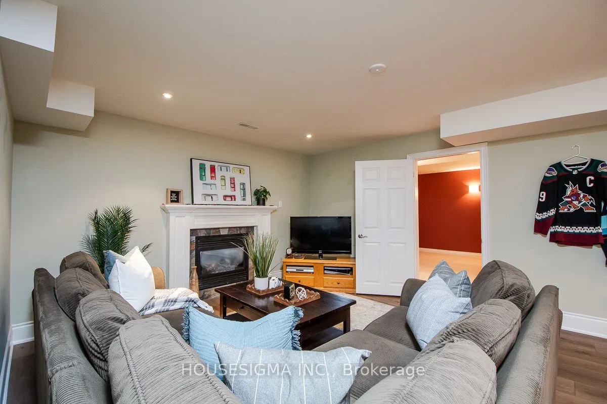 1044 Swiss Heights