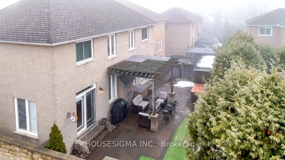 1044 Swiss Heights