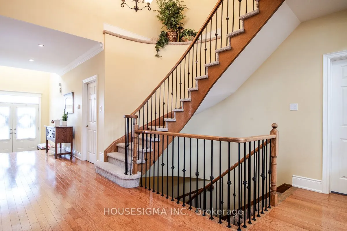 1044 Swiss Heights