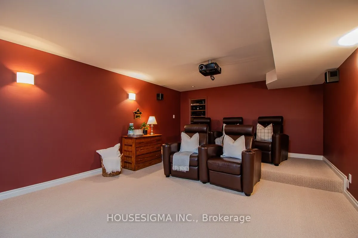 1044 Swiss Heights